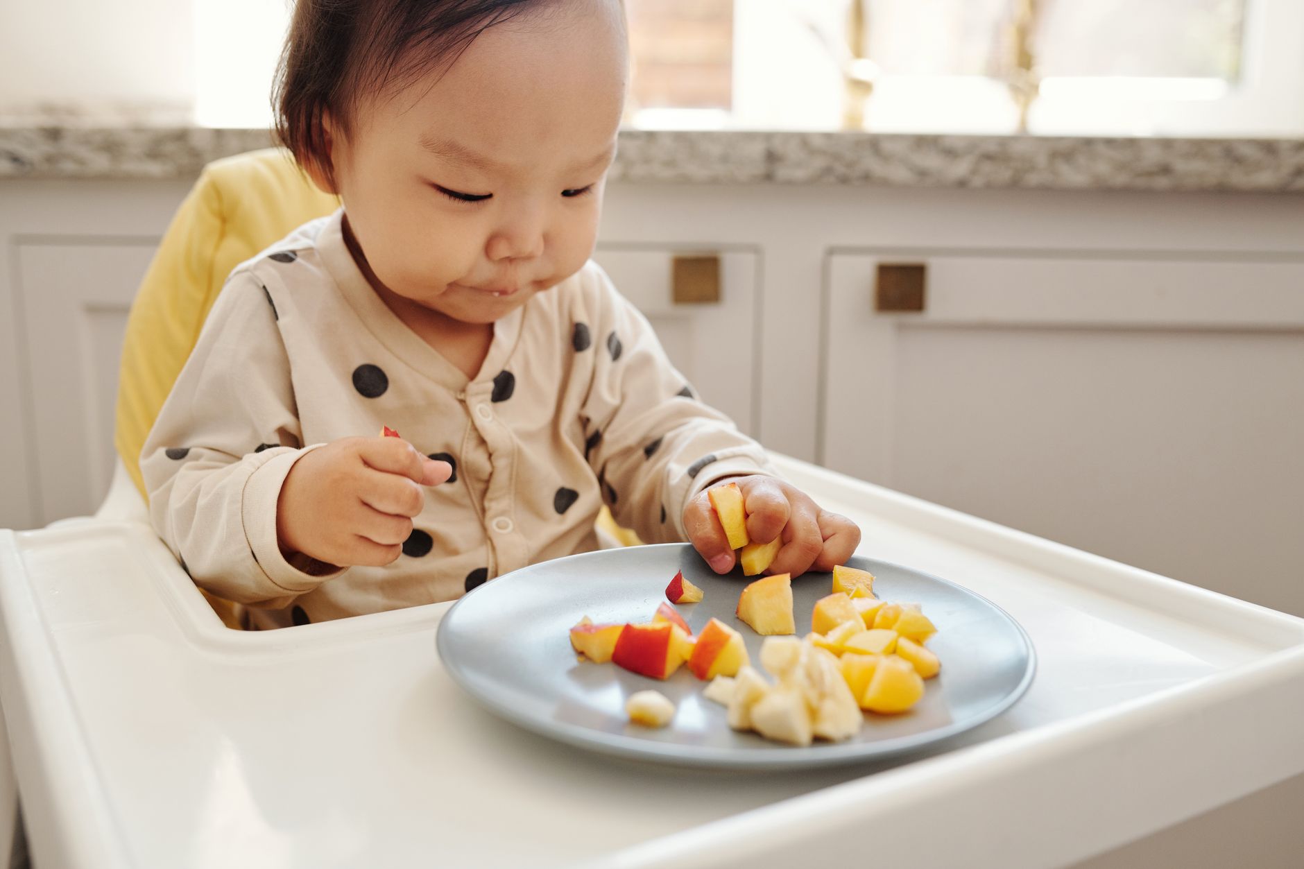 Baby Throwing Food at Table? Age-Specific Tips to Stop the Mess