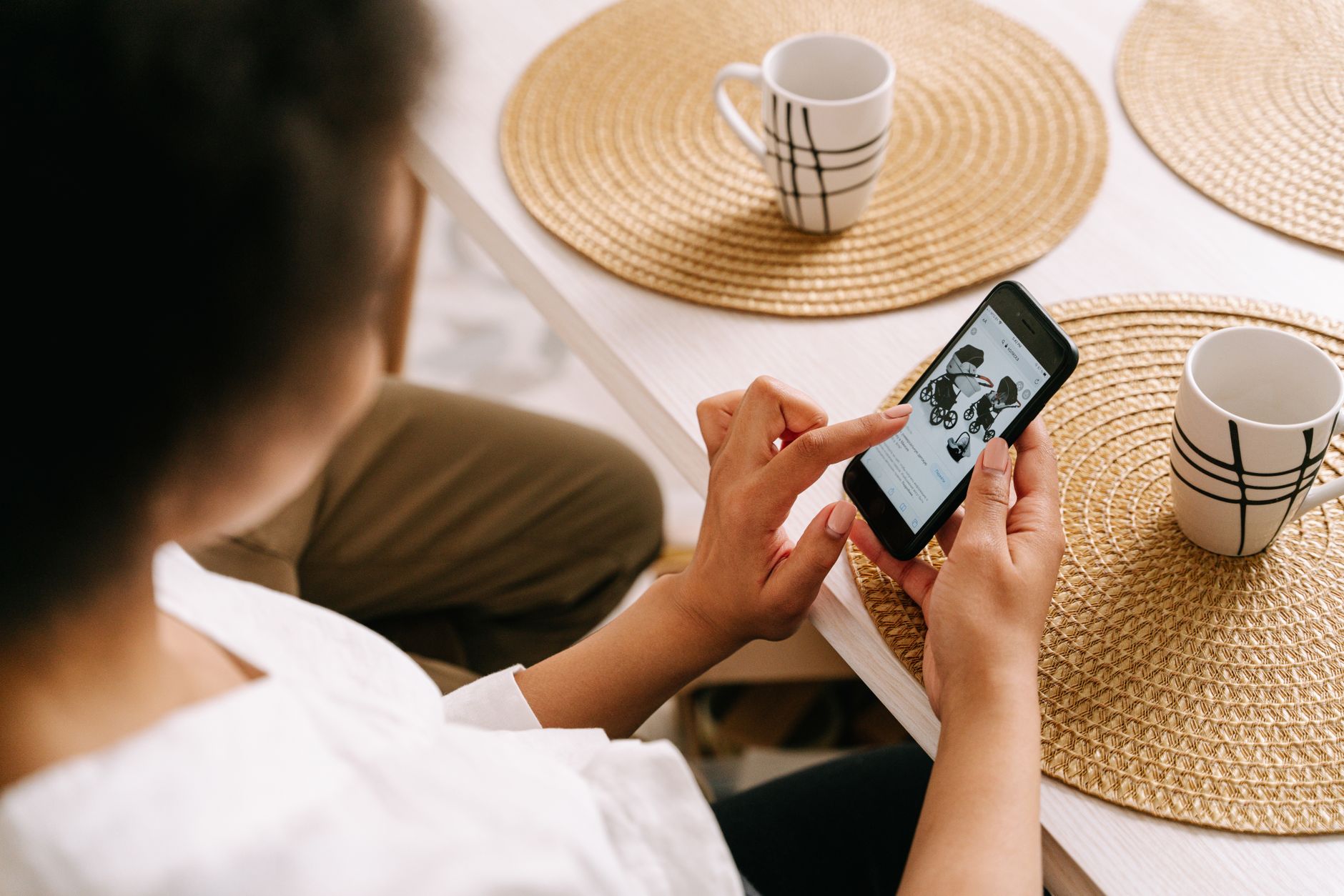 Using an infant Tylenol dosage calculator on a phone