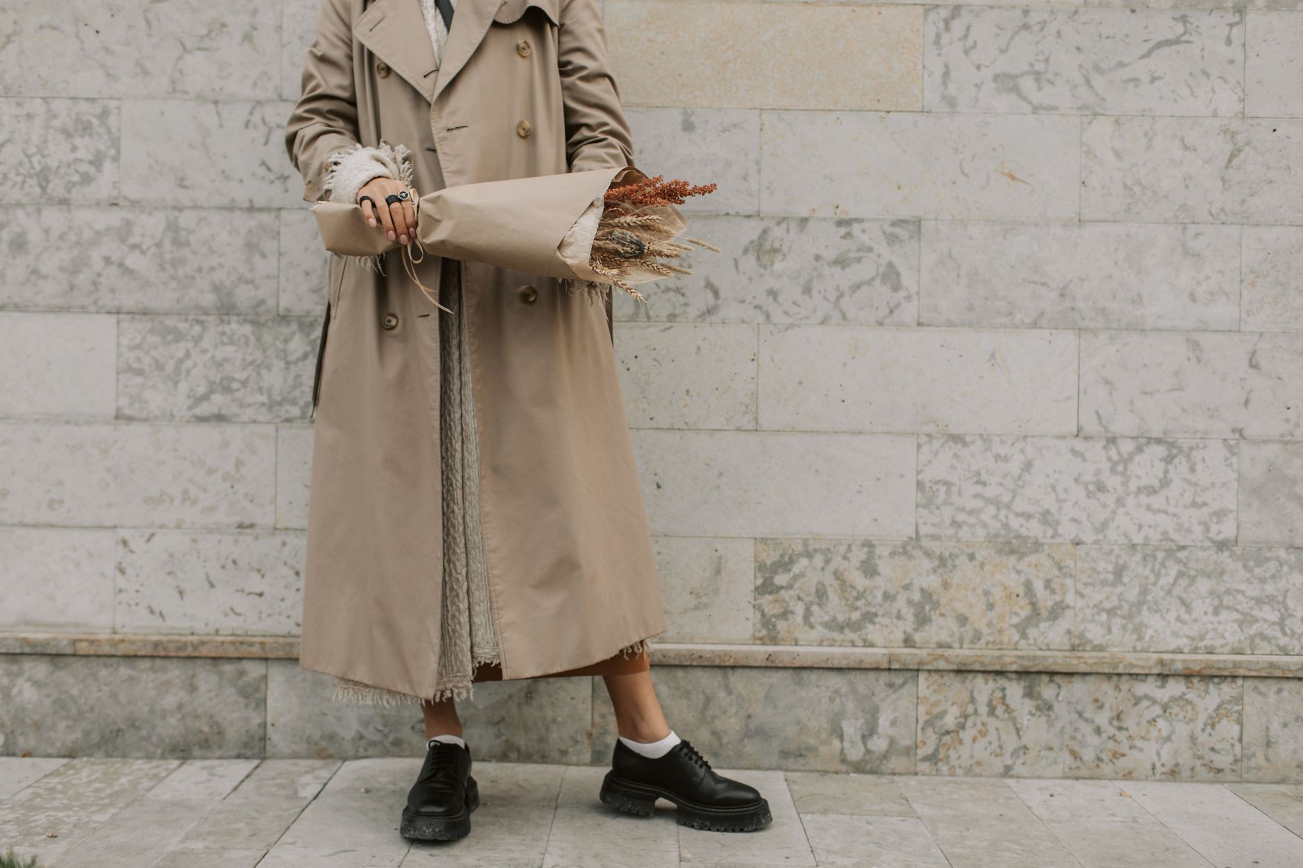 Celebrity beige mom style