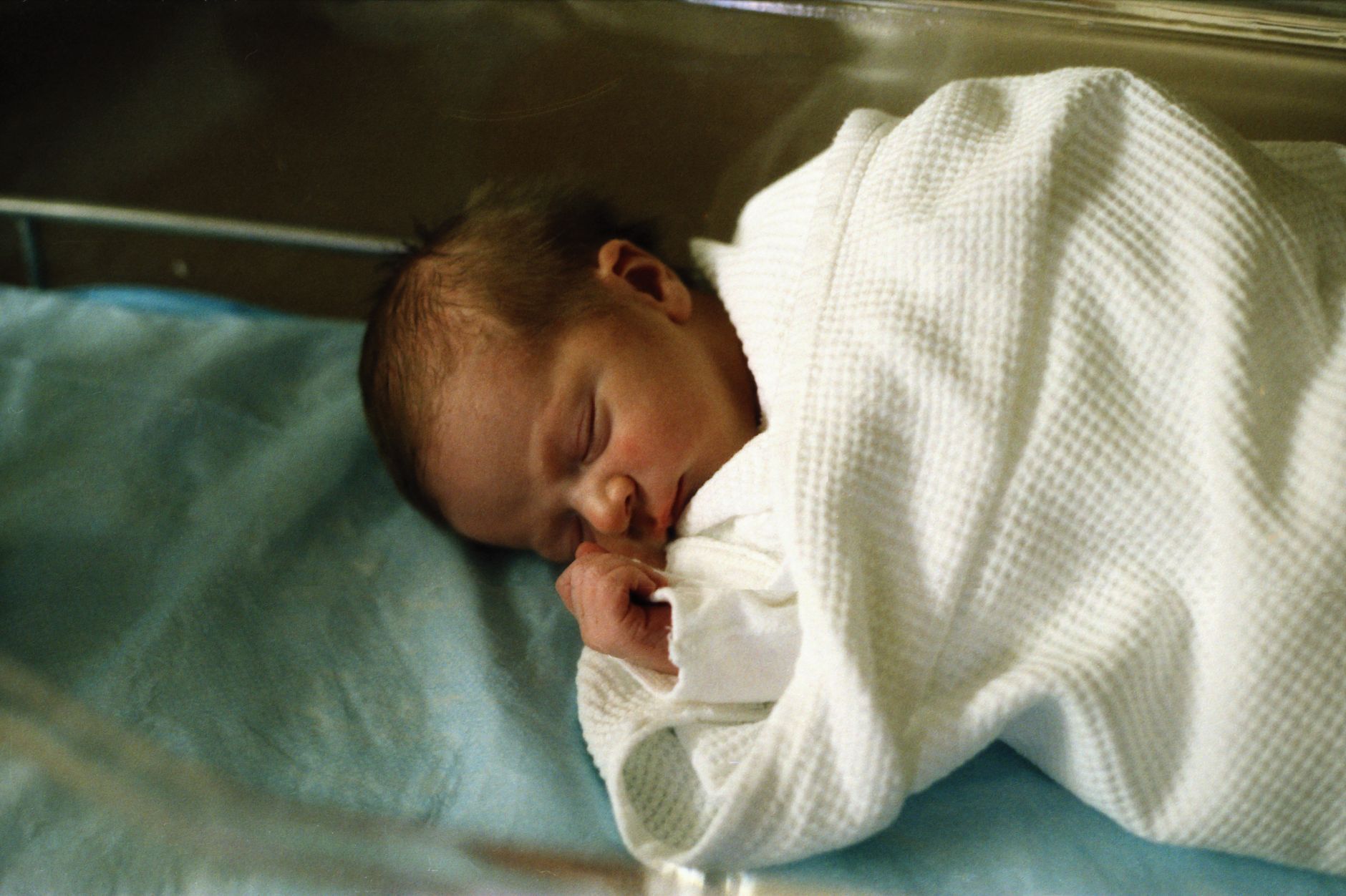 Best Sleeping Position for Baby with Gas: 2026 Complete Guide