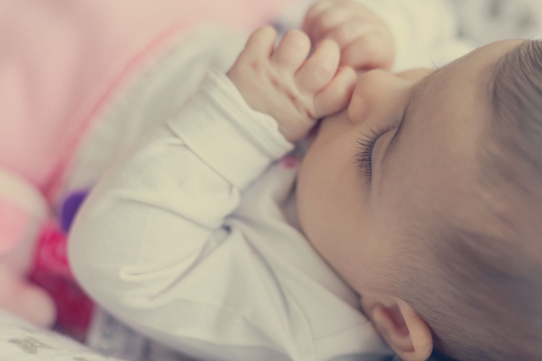 Best Sleeping Position for a Baby with a Stuffy Nose – 2026 Guide