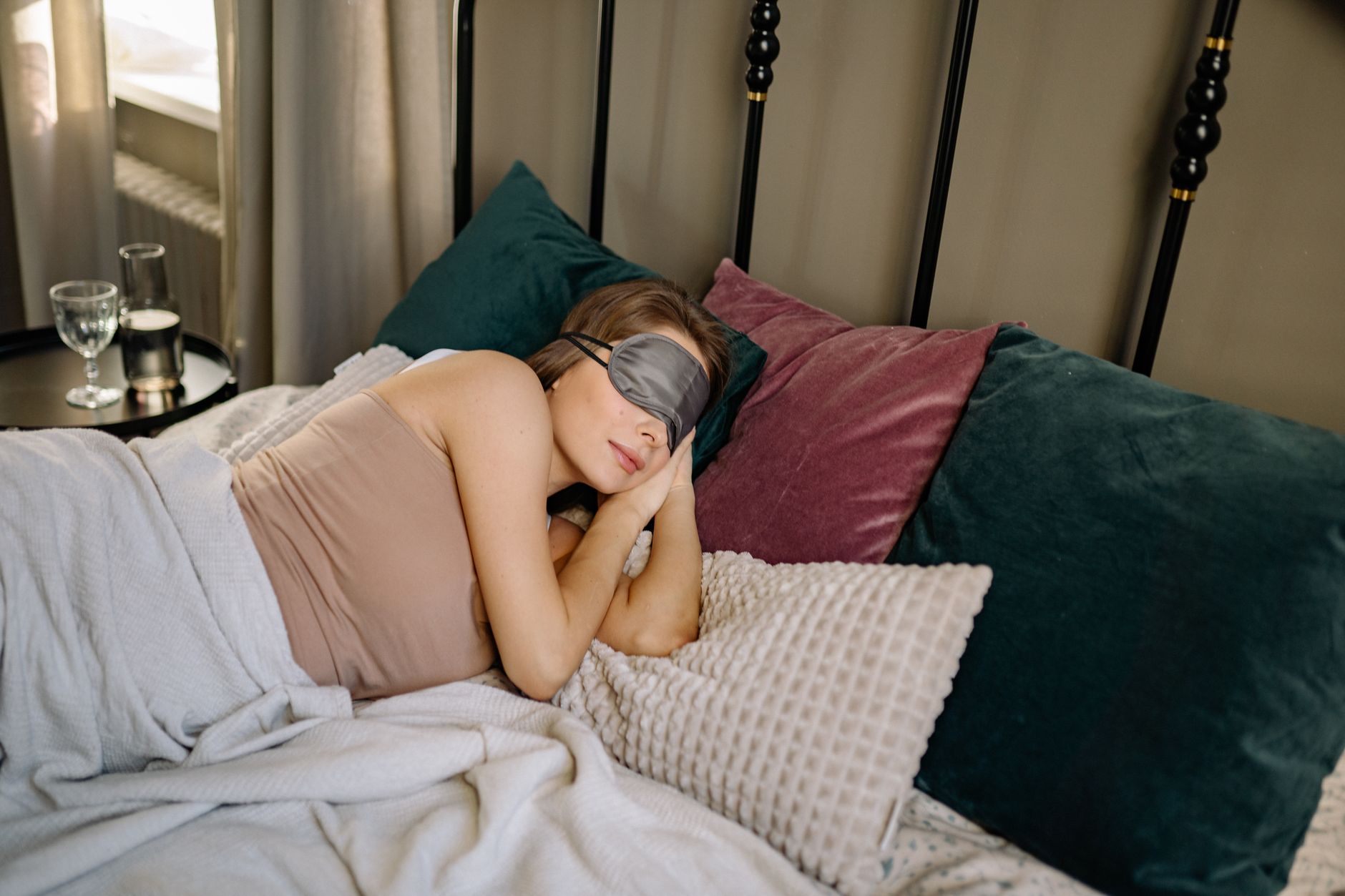 Sleep-friendly bedroom for new moms