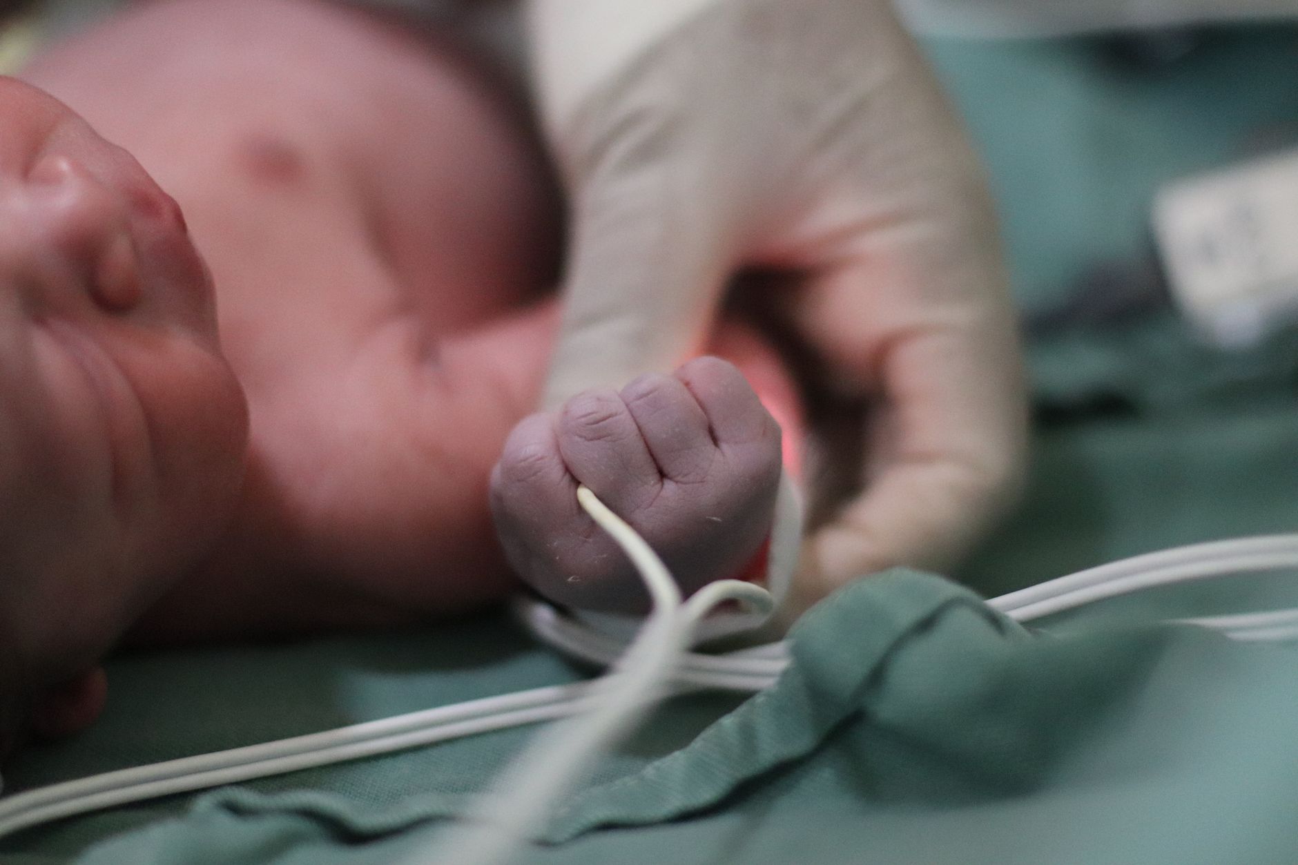 Home birth with delayed cord clamping