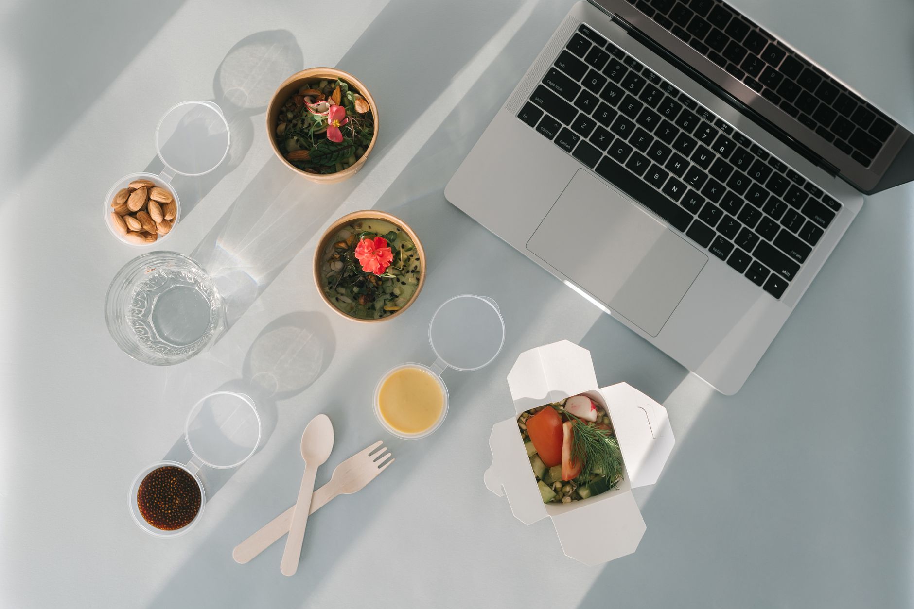 Healthy desk snacks and hydration for pregnant professionals