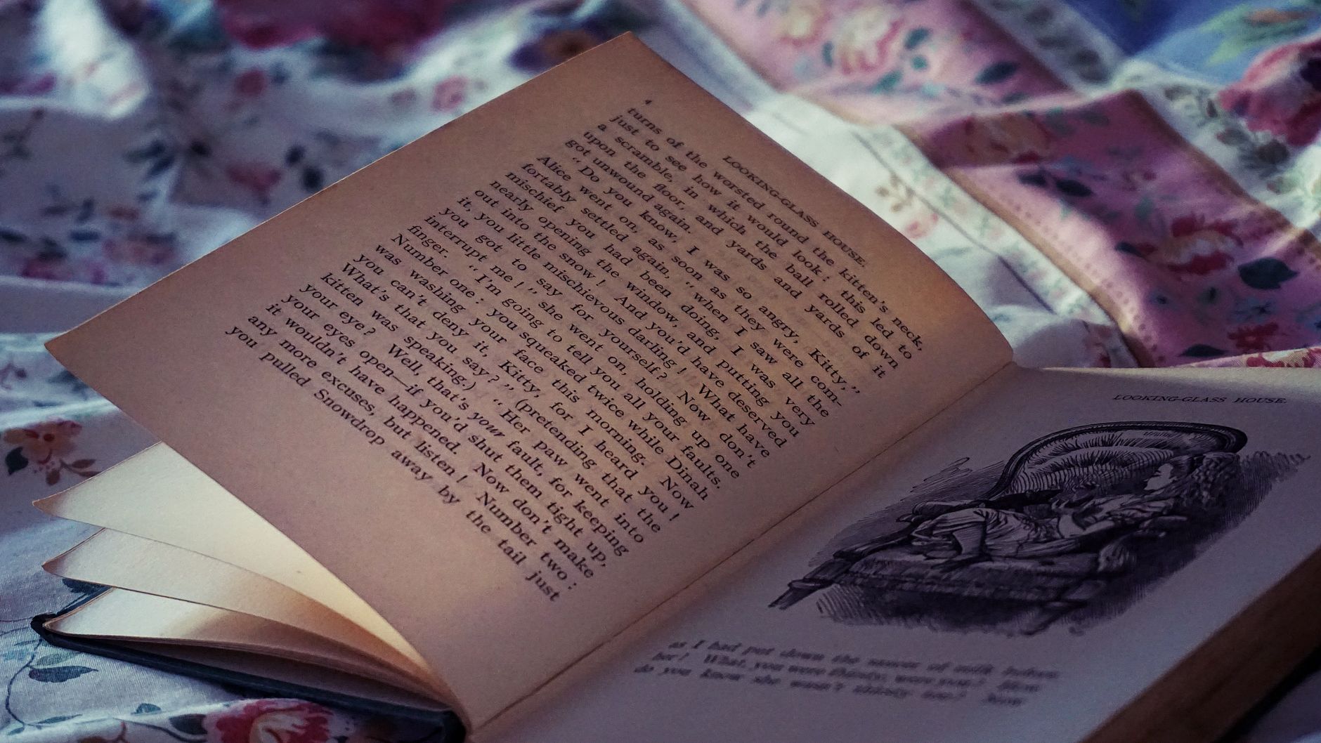 Pregnant mother reading in a tech‑free bedtime nook