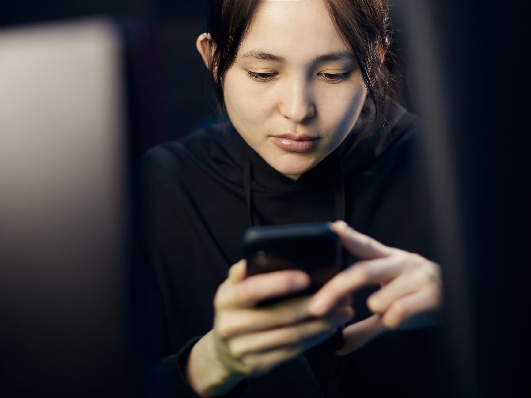 Woman managing social media after failed IVF