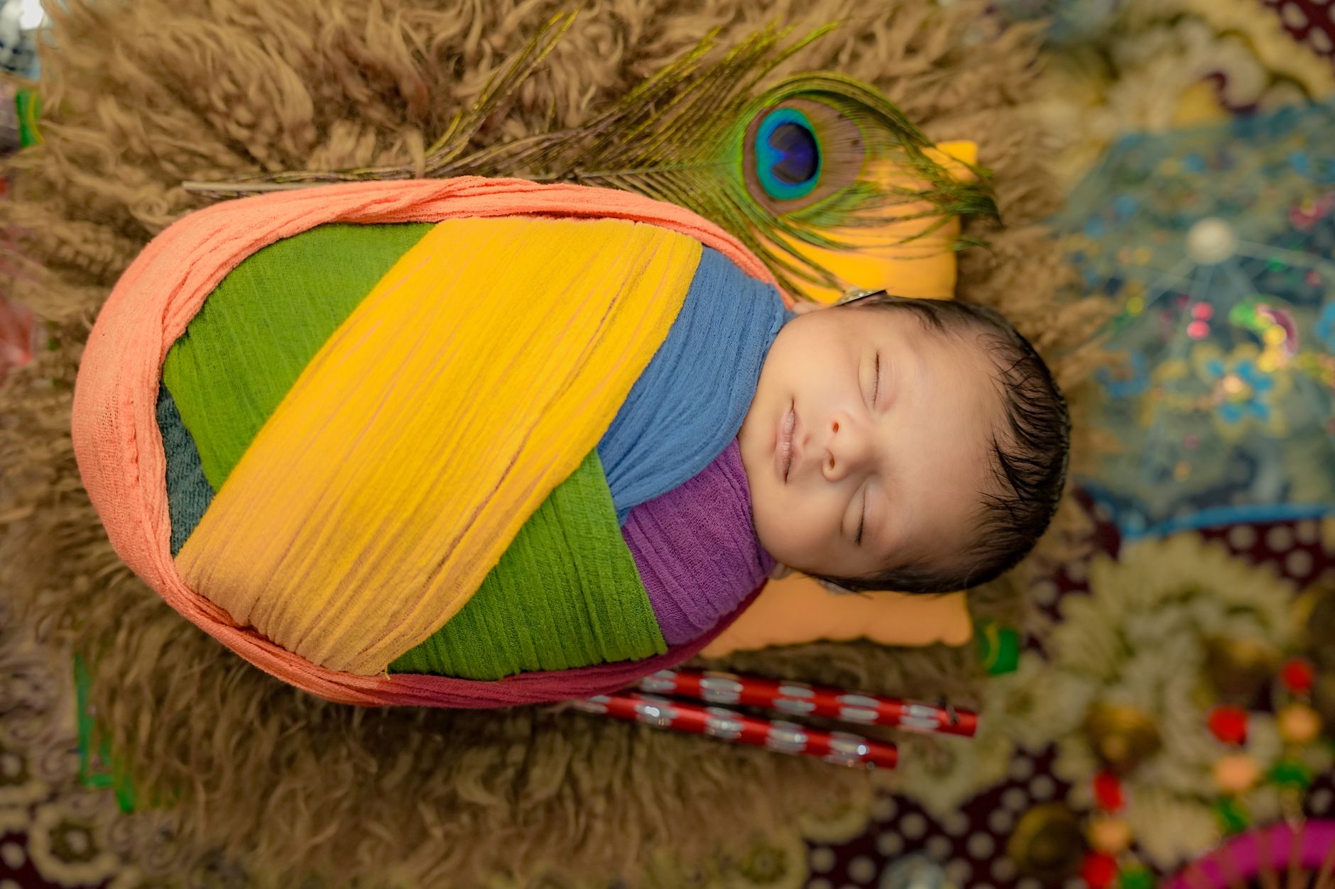 Fall-themed newborn clothing and décor