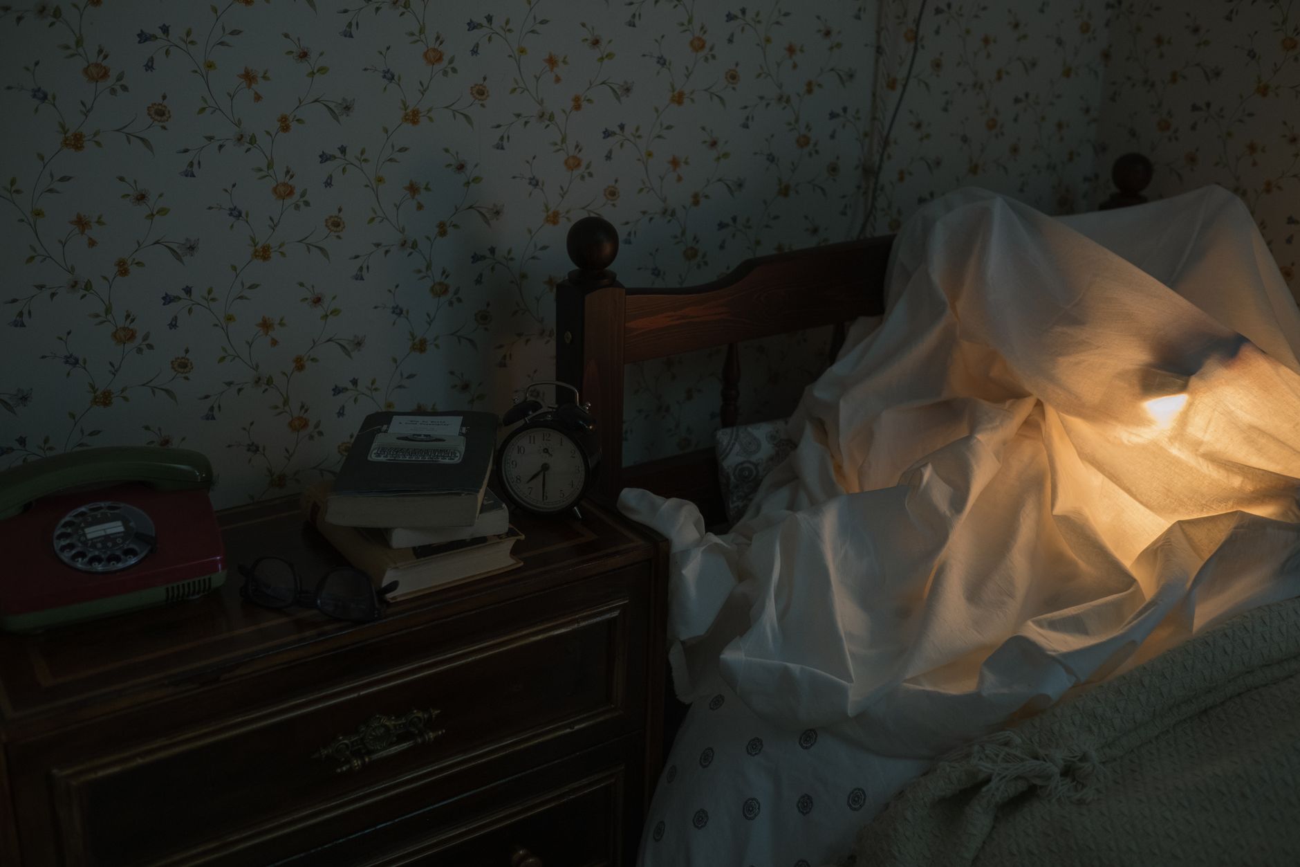 Nighttime bedroom setup for tracking labor contractions