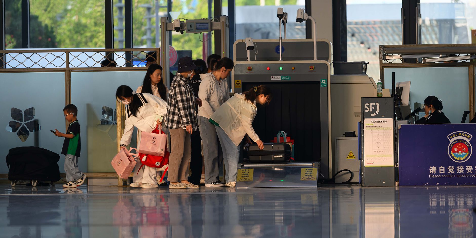 Pregnant traveler at airport security