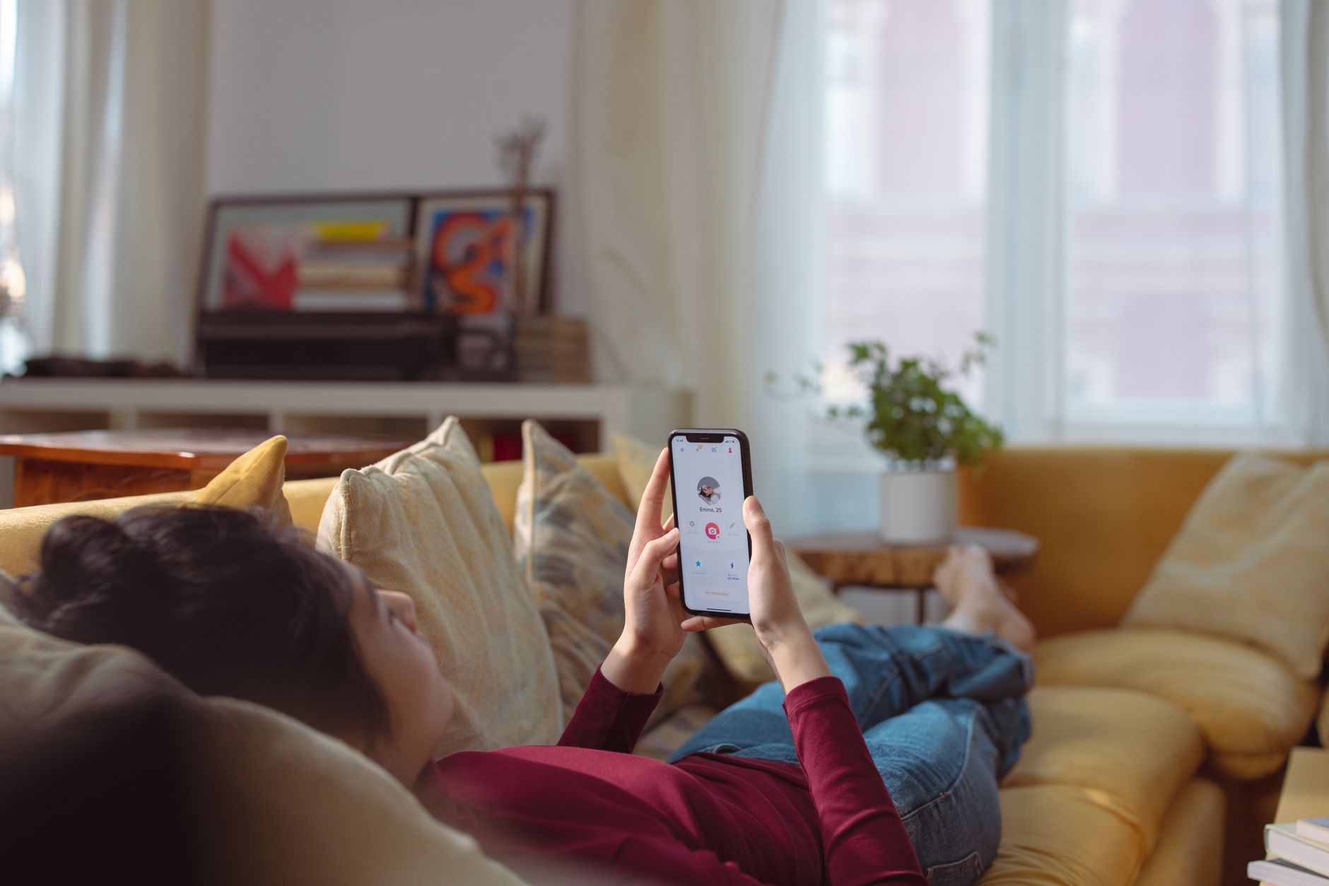 A woman with irregular cycles looking at a pregnancy app on her phone while holding a calendar