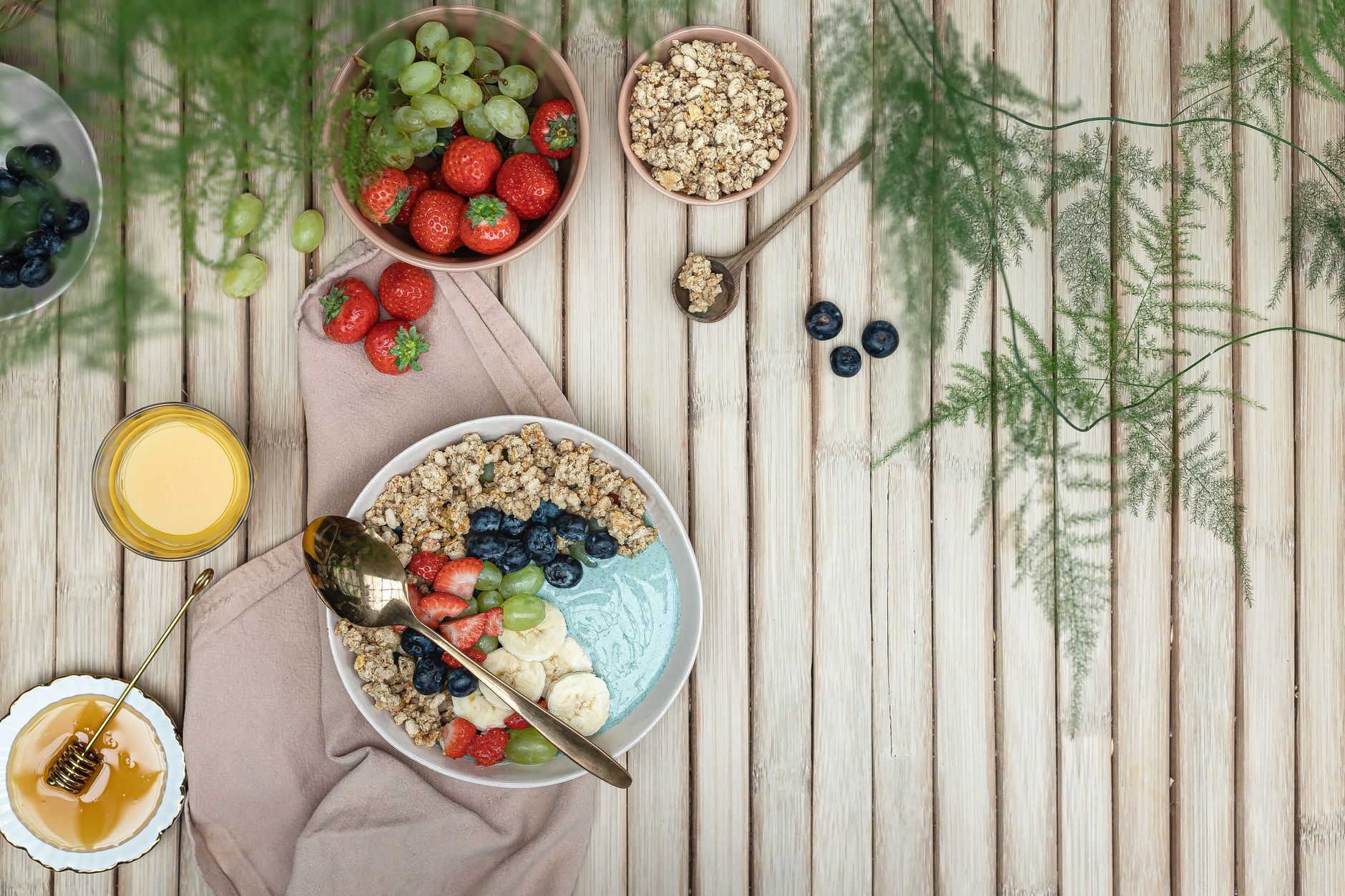 How Many Calories Should I Eat Pregnant? Trimester Calculator