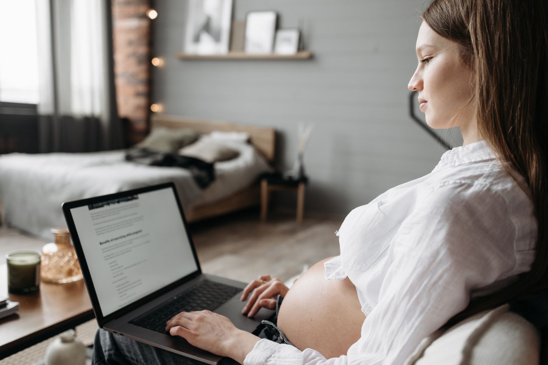 Side-by-side comparison of a pregnant belly at 18 weeks vs. 20 weeks