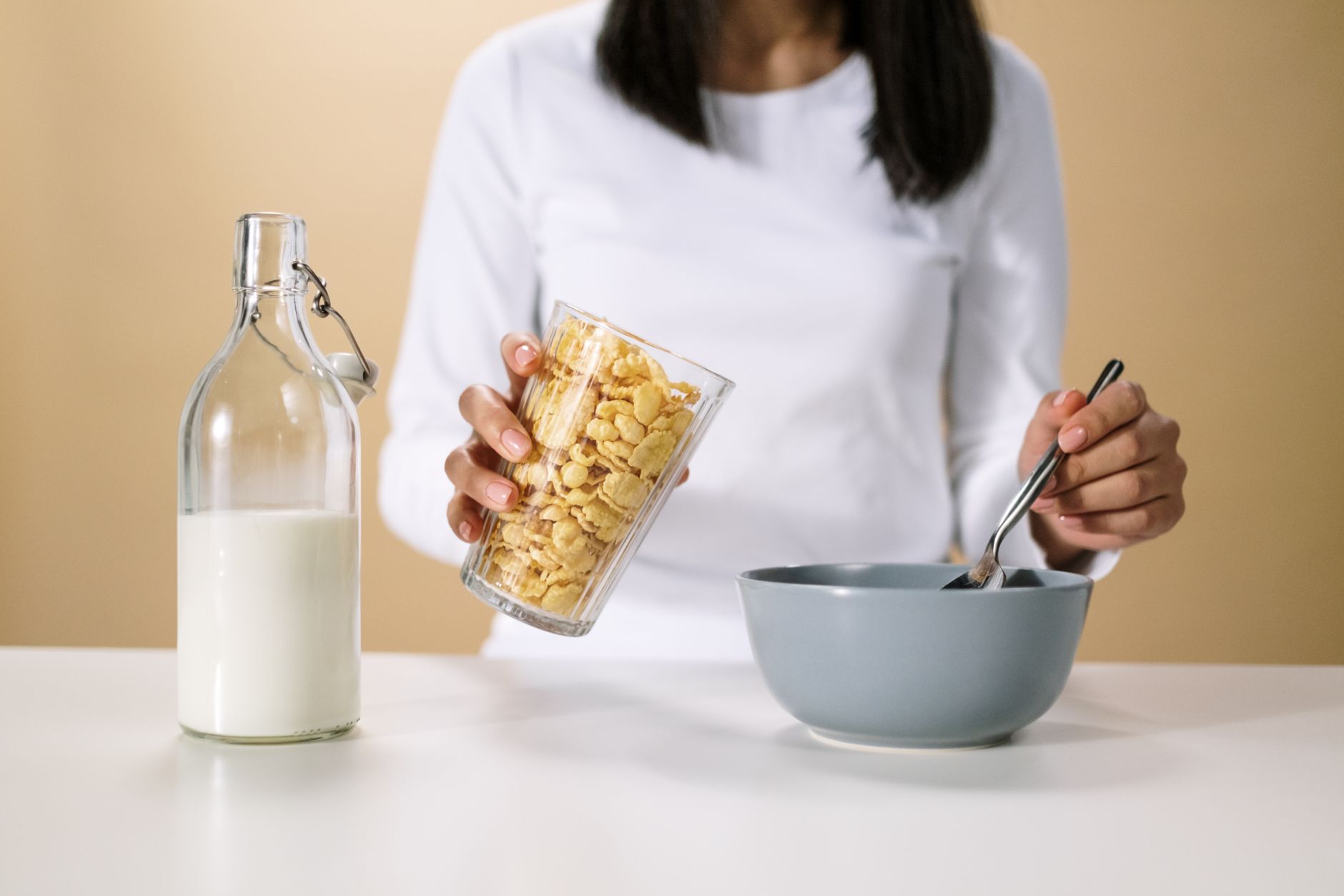 Introducing solids alongside breastmilk for a five‑month‑old
