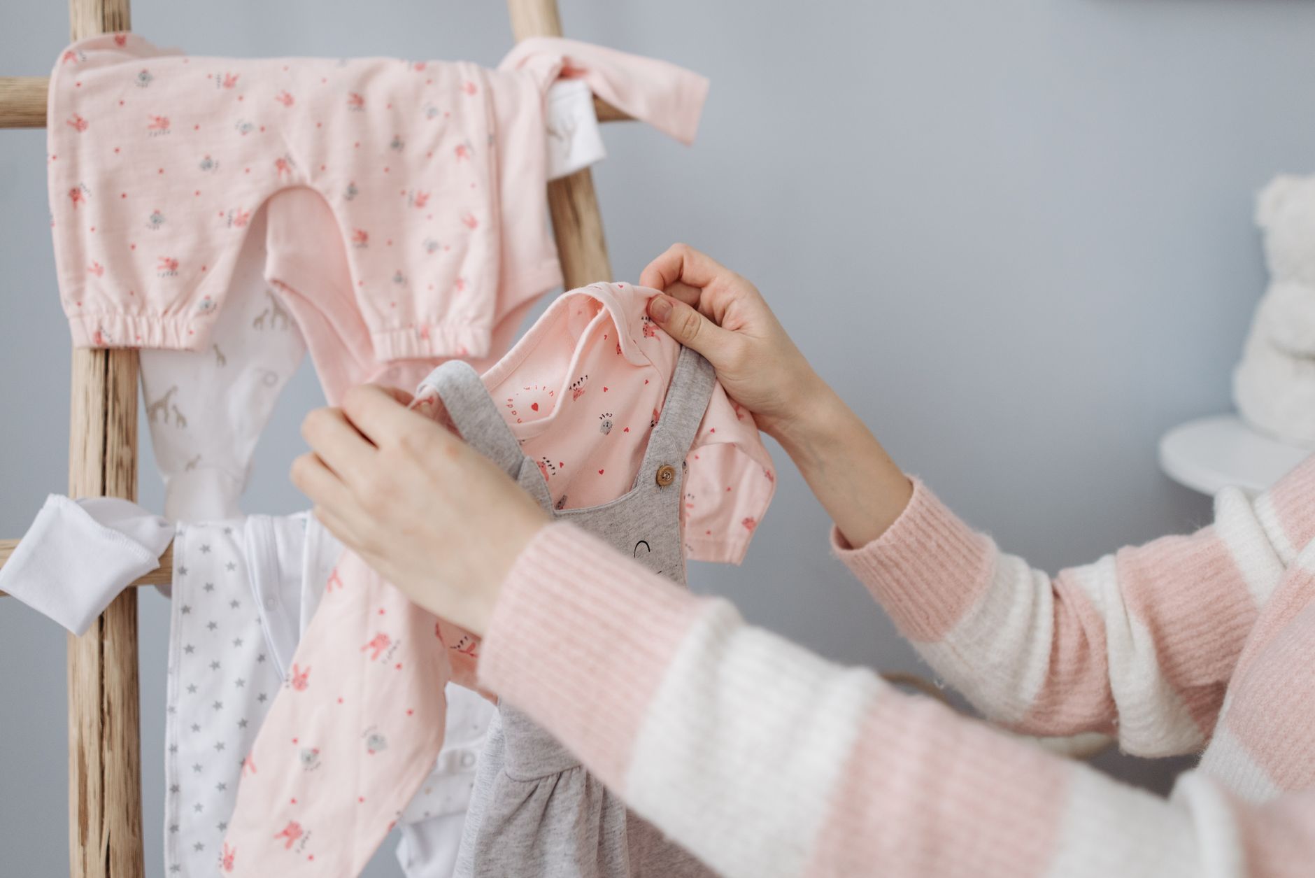 How to Organize Baby Clothes: Simple Steps for New Parents