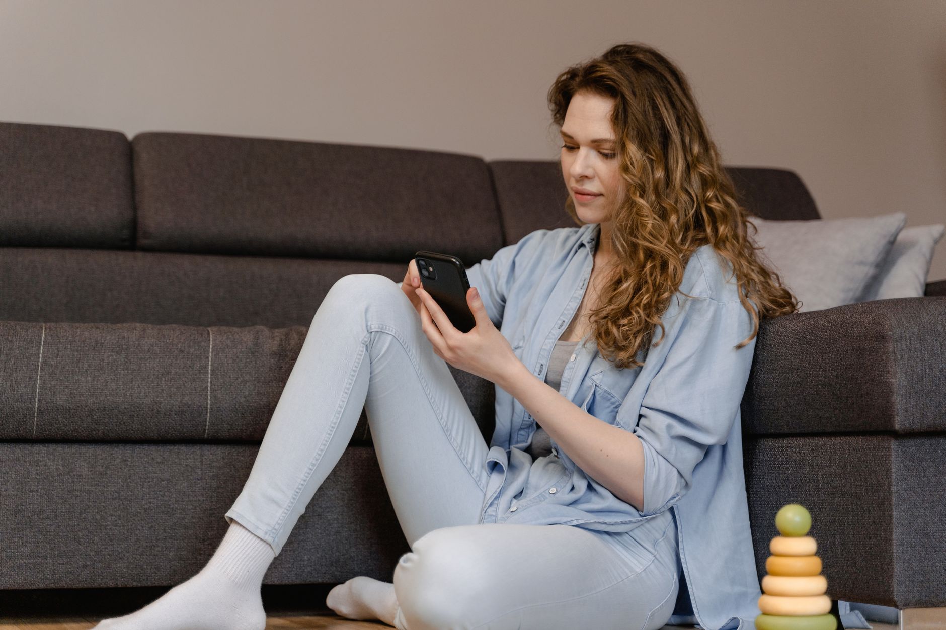 Digital detox moment for a mom