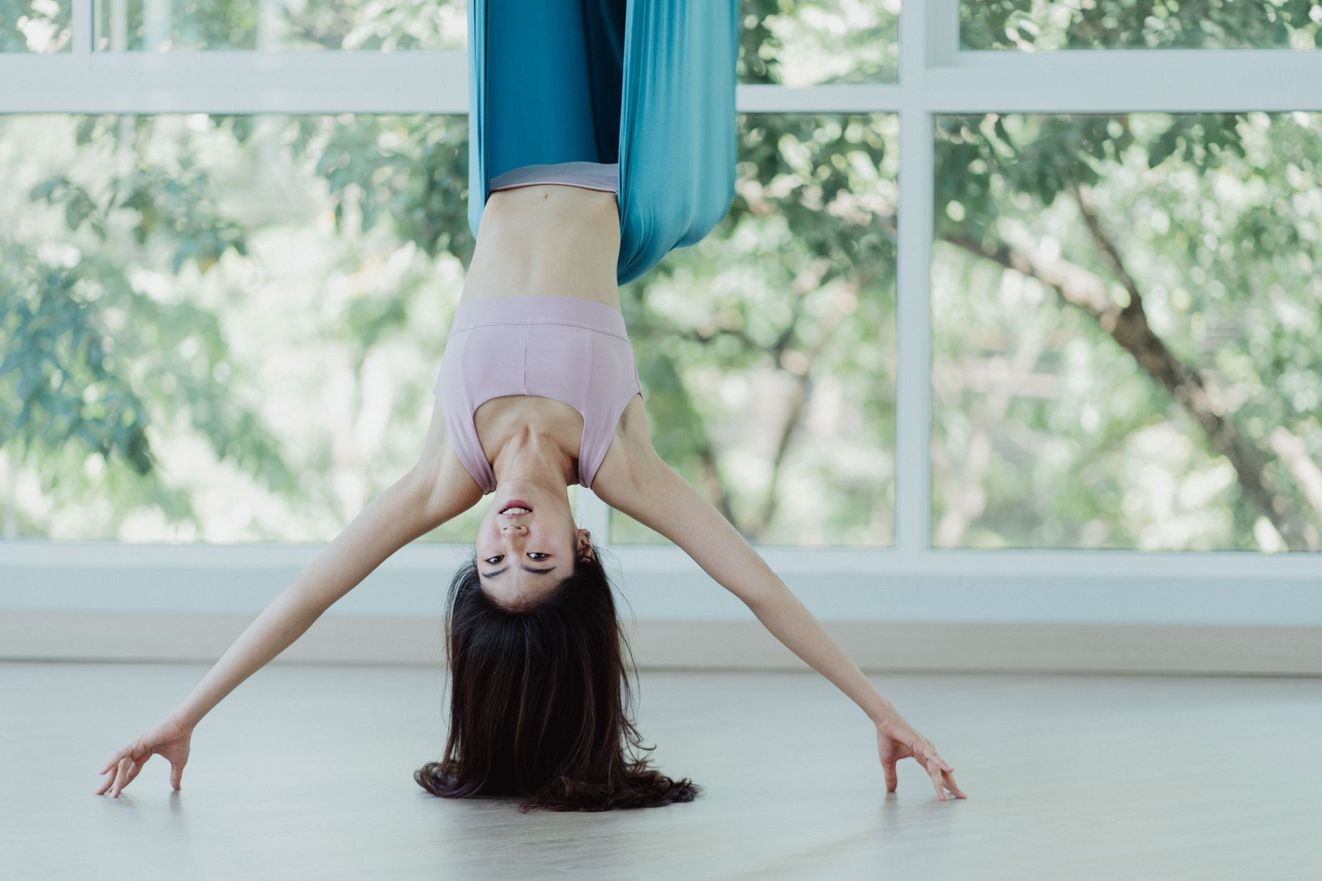 Is Aerial Silks Safe During Pregnancy? What Experts Recommend