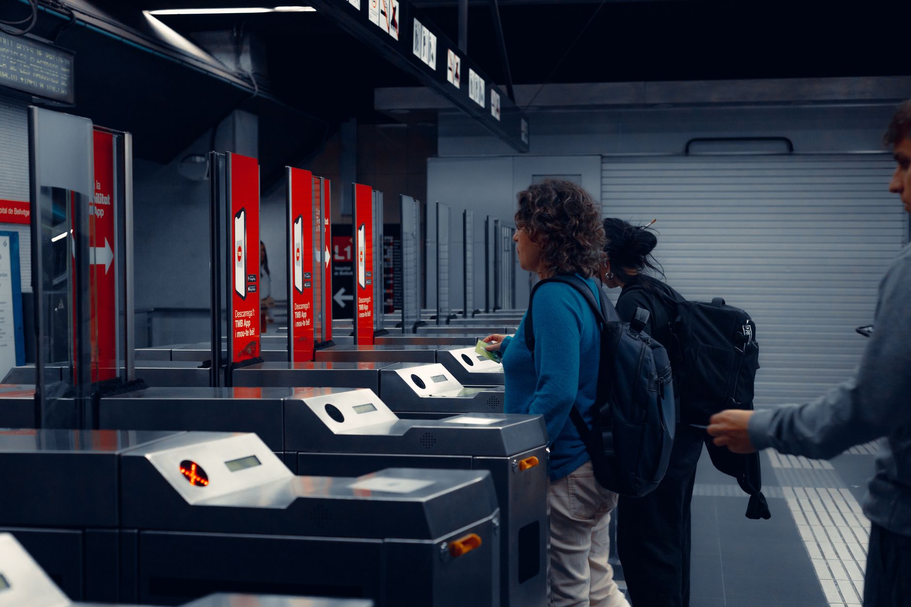 Are Airport Scanners Safe for Pregnancy? Risks & Alternatives