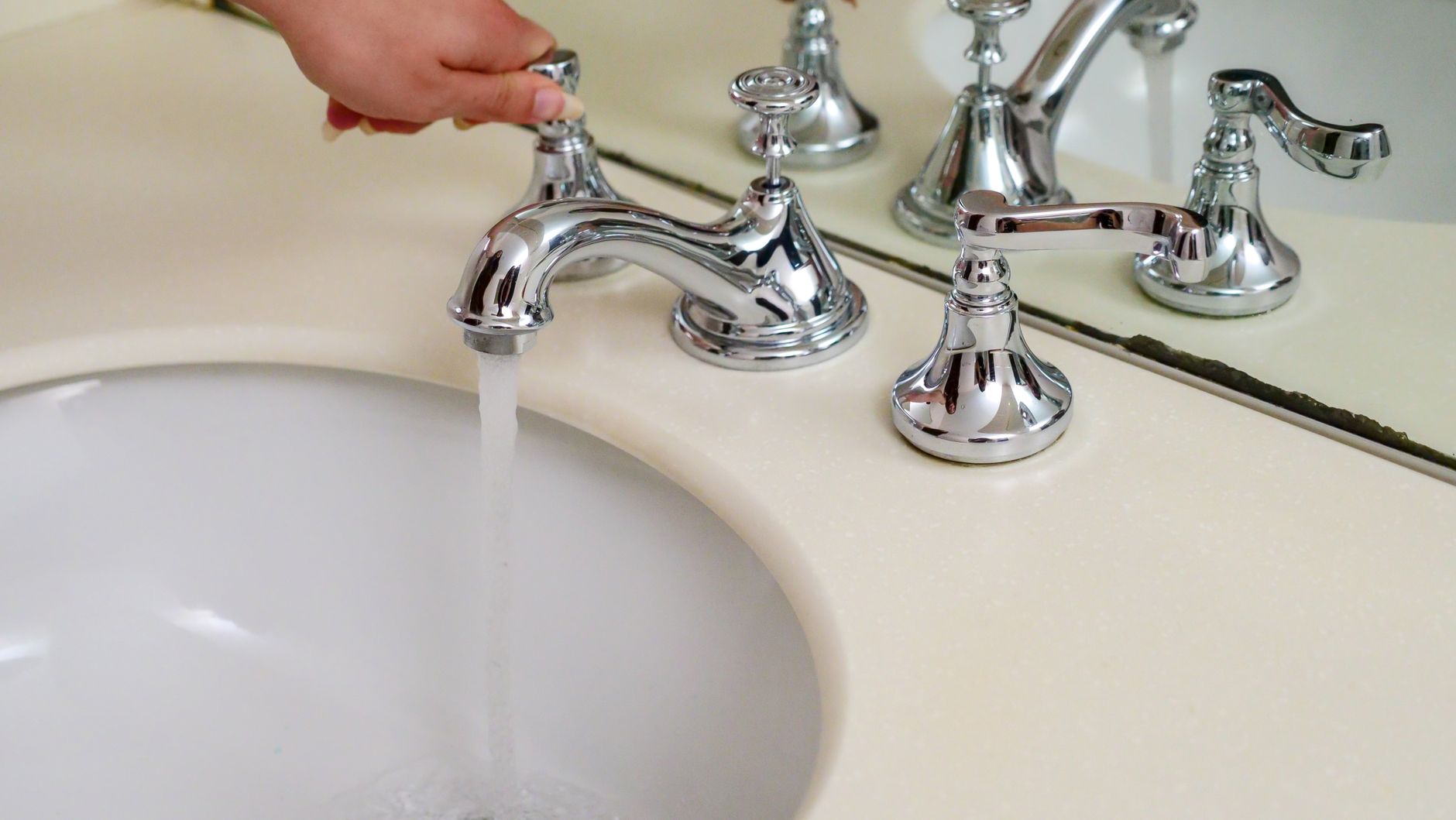 a mother‑to‑be applying a gentle body wash in a steamy bathroom, the product labeled fragrance‑free and the scene showing a calm, clean environment