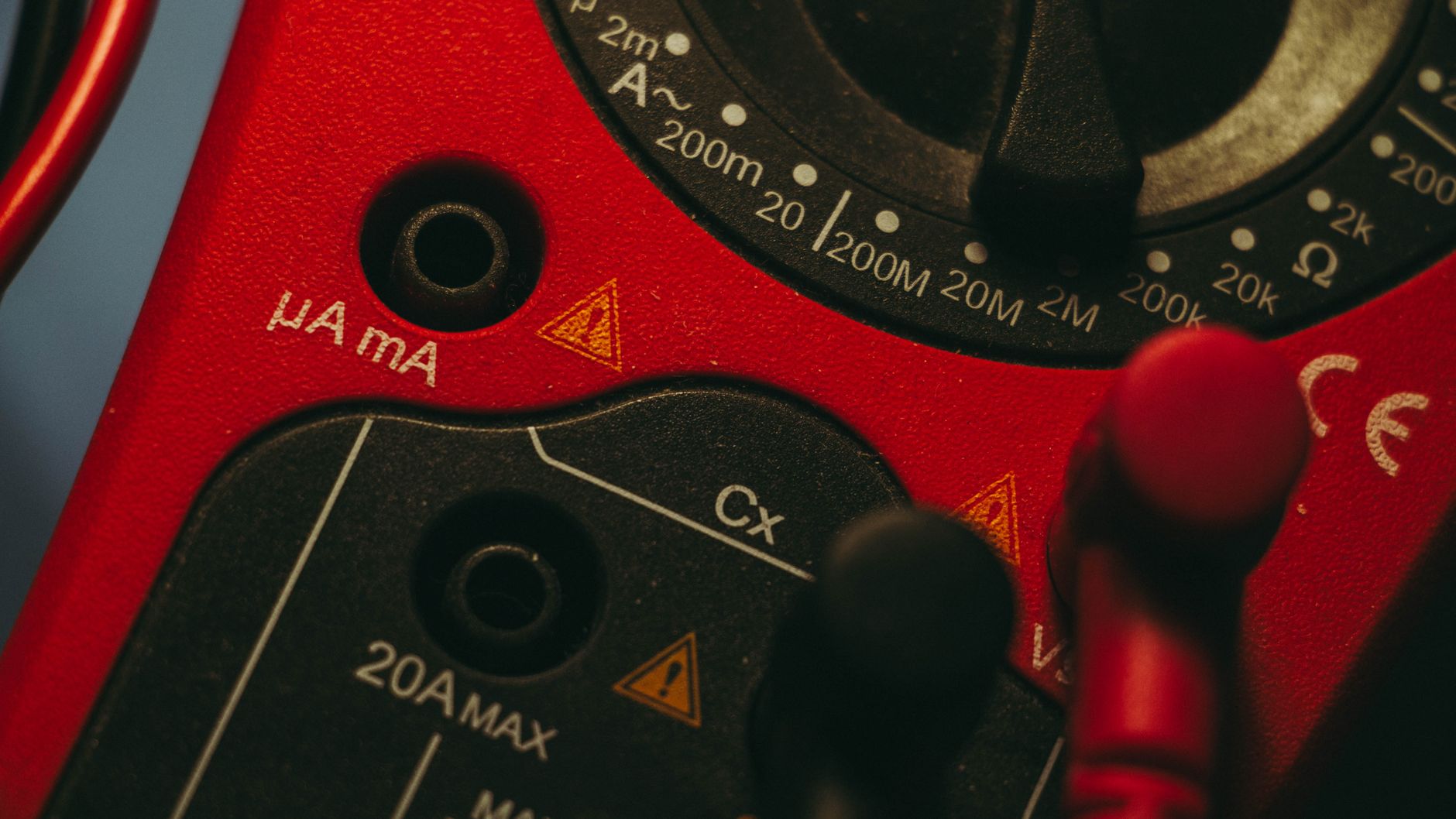 Close‑up of a certified electric blanket label showing UL safety mark and temperature dial, helping pregnant users verify safety standards
