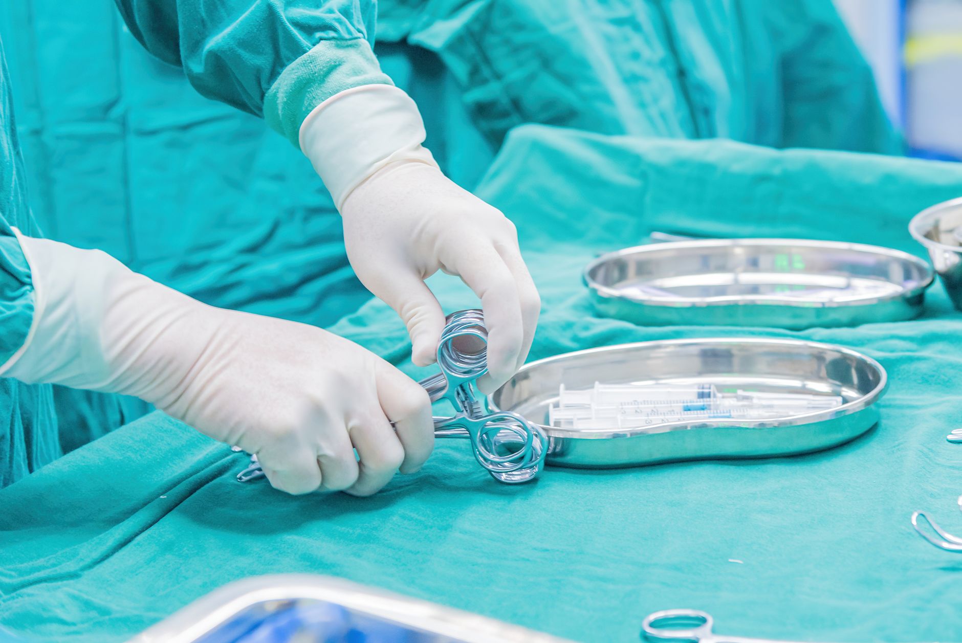 a clear, organized surgical tray with labeled anesthesia bottles, a pregnancy-safe checklist, and a stethoscope, illustrating careful preparation for a pregnant patient undergoing surgery