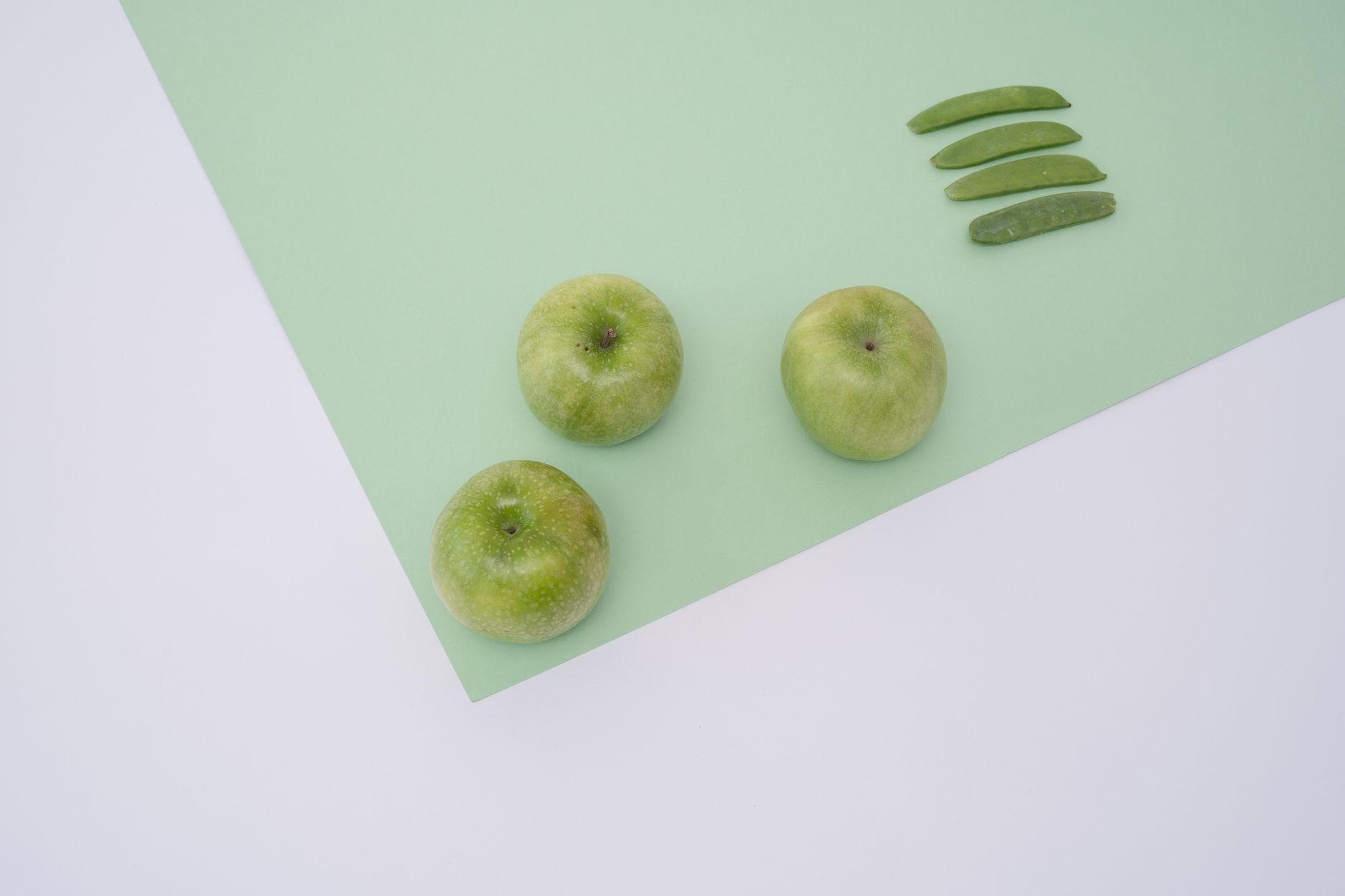 A selection of low‑sodium snack options including Goldfish Reduced‑Sodium, Triscuit crackers, and fresh fruit, displayed on a pastel tablecloth for a pregnancy snack board