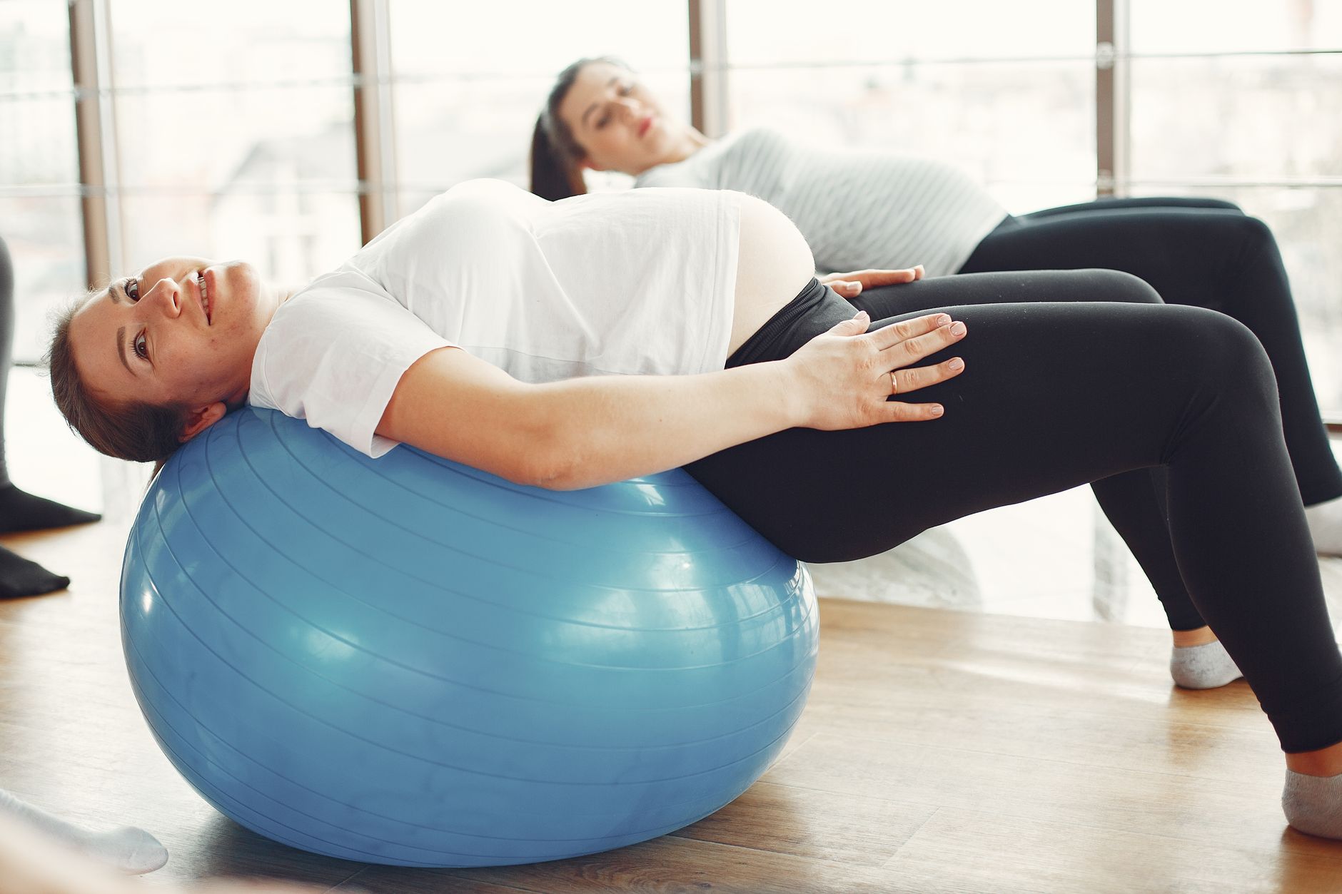 A comparison table of pregnancy-safe alternatives to hyperbaric oxygen therapy, including prenatal yoga, acupuncture, and nasal cannula oxygen