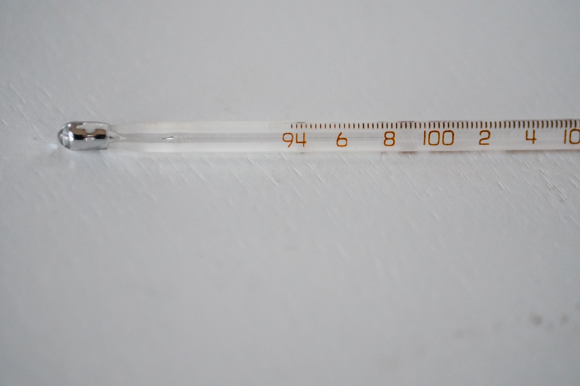 close‑up of a digital thermometer submerged in icy water, showing a temperature reading of 9 °C, illustrating precise temperature monitoring for pregnant users of ice baths