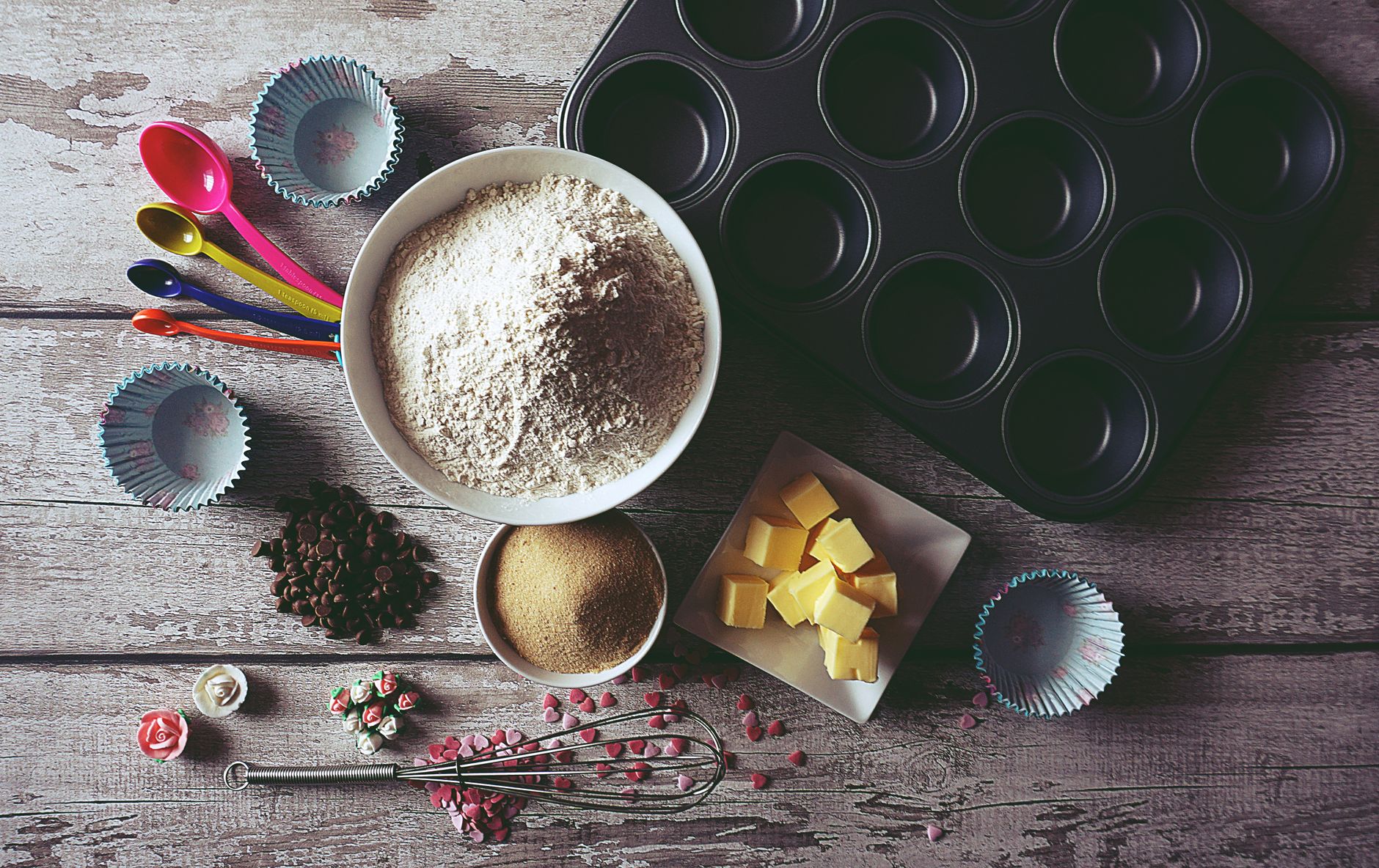 A small, clear snack bowl holding exactly one ounce of Lay’s Baked Original chips next to a measuring spoon, illustrating proper portion control for pregnant snackers