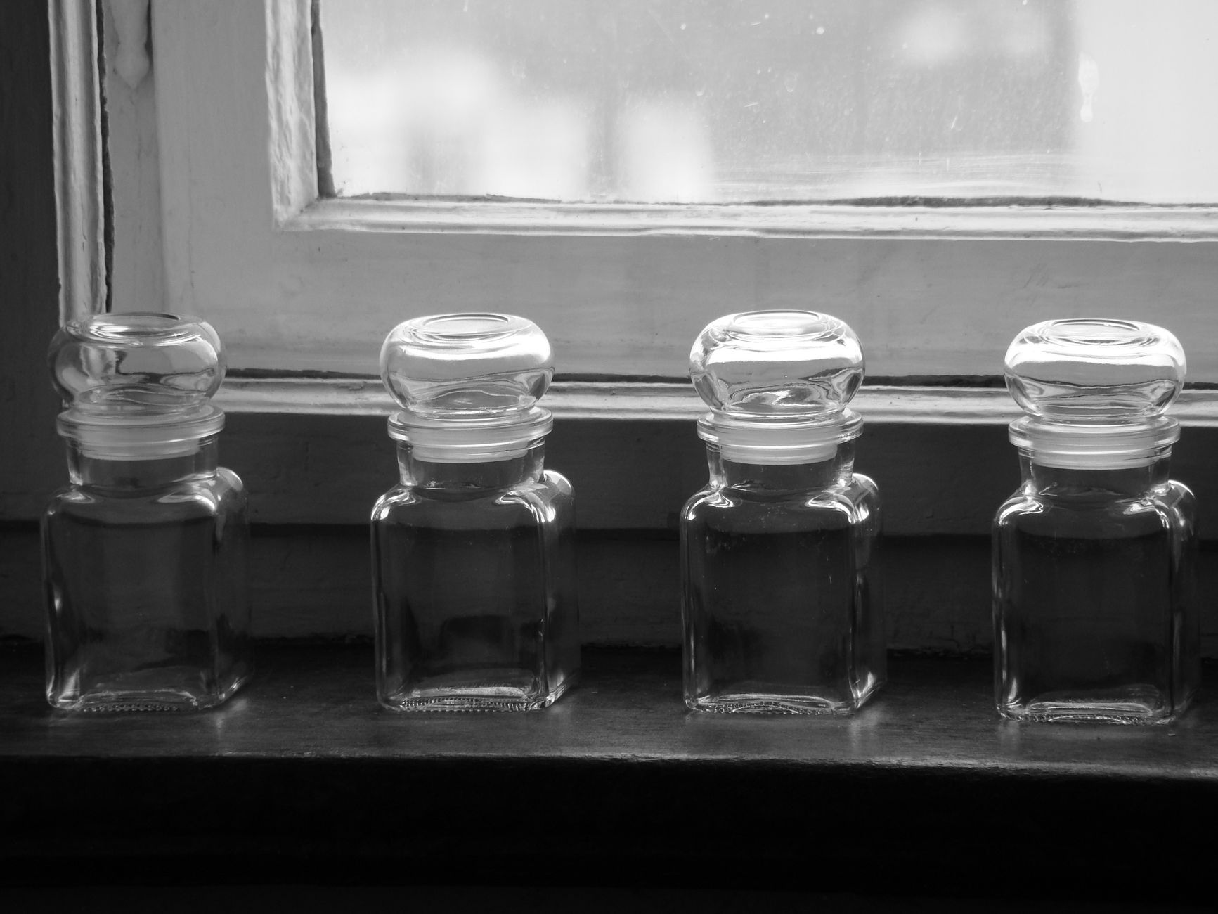 a selection of pregnancy‑safe acetaminophen products on a clean kitchen counter, with labels highlighting 'acetaminophen only' and a glass of water