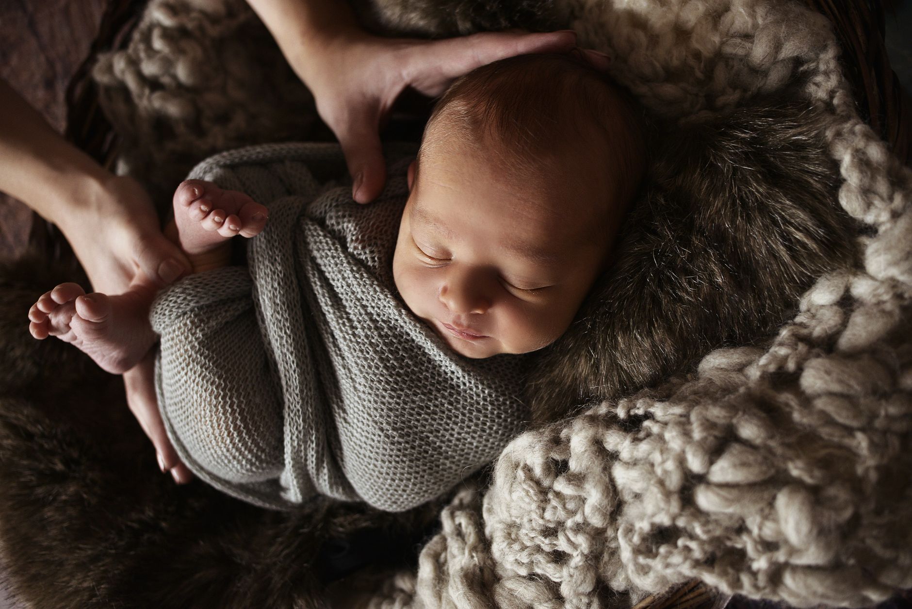 parent administering simethicone drops to a newborn using a dropper