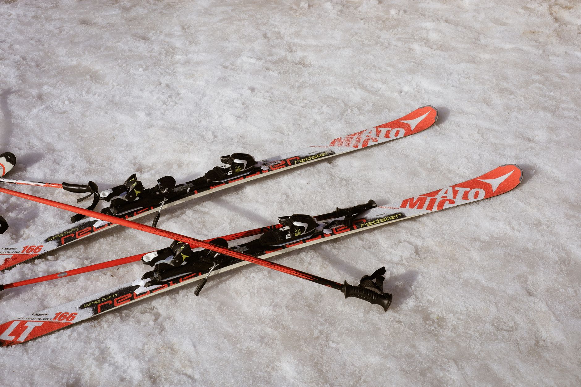 Is Snowboarding Safe During Pregnancy? Risks, Trimesters & Safer Alternatives