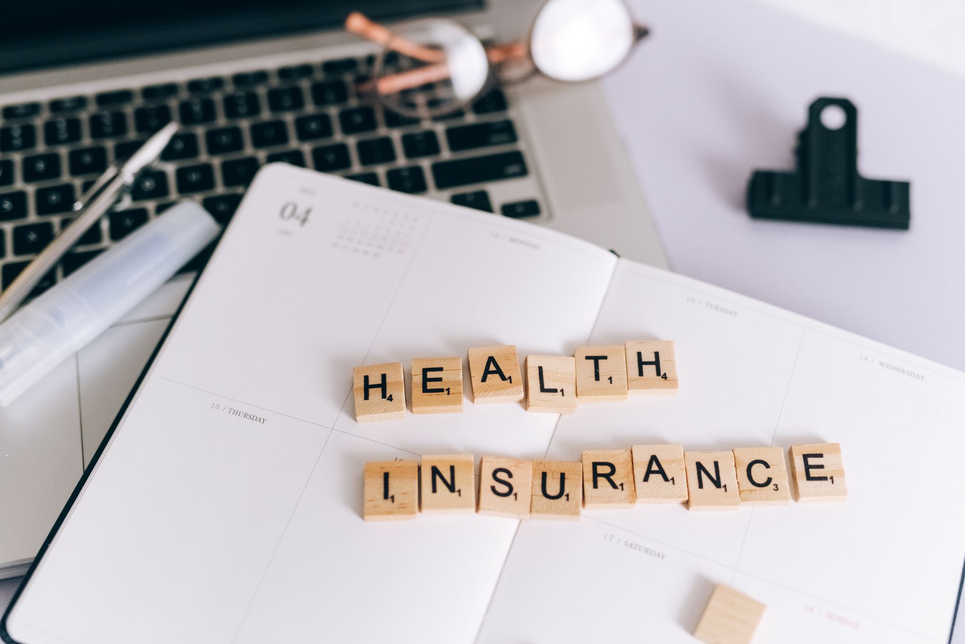 Maternity leave calendar and insurance documents