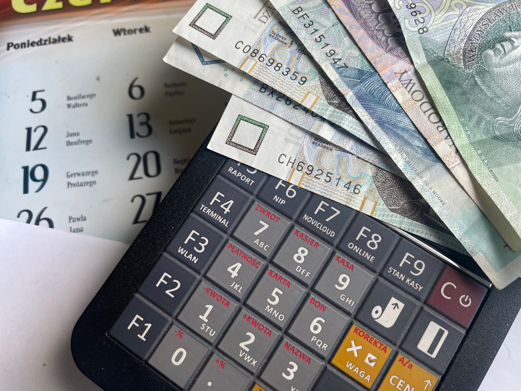 Part‑time employee calculating work hours