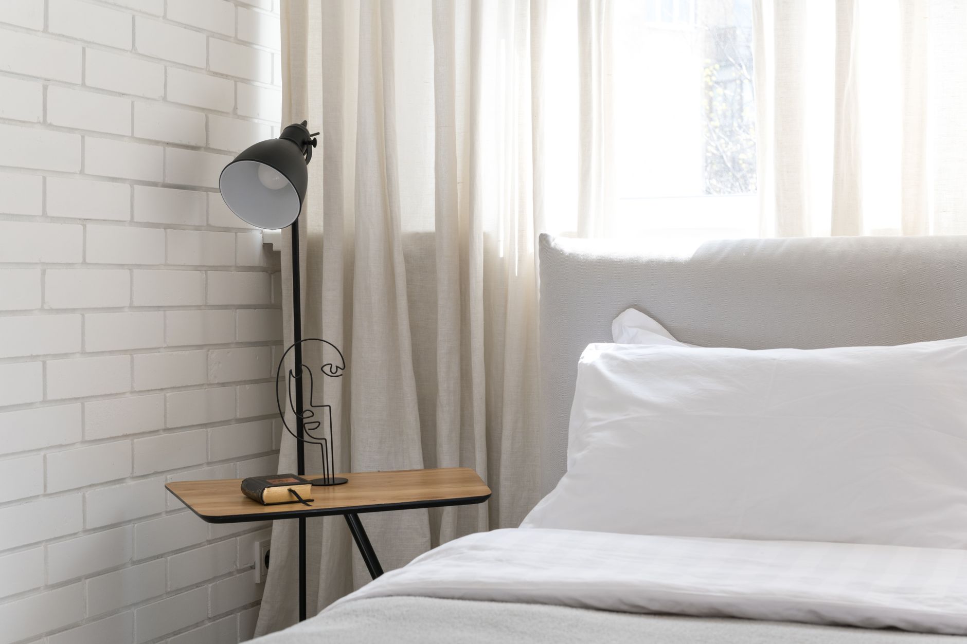 Tech‑free bedroom for mental reset