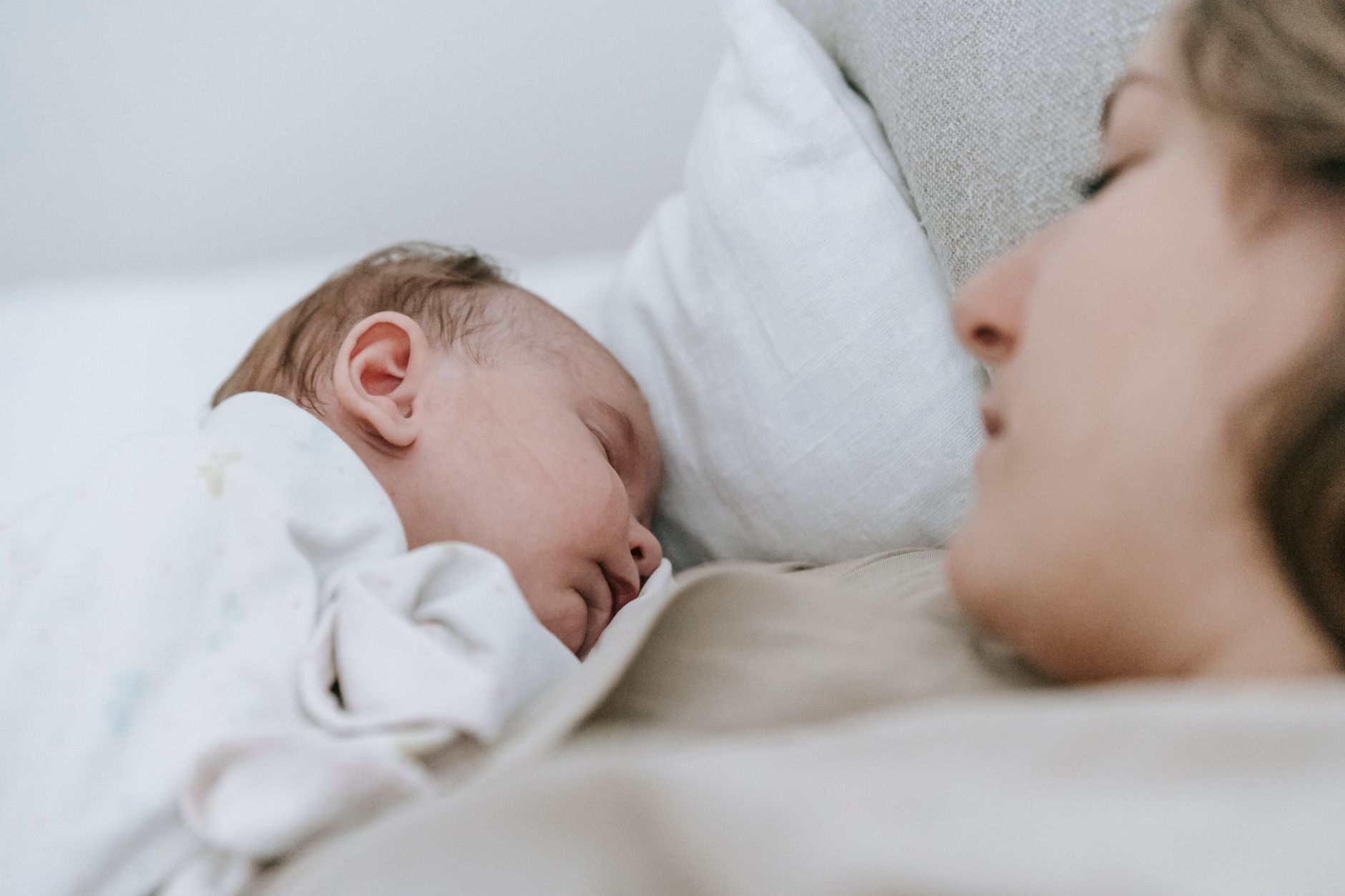 Newborn Cluster Feeding at Night: How Long Does It Last?