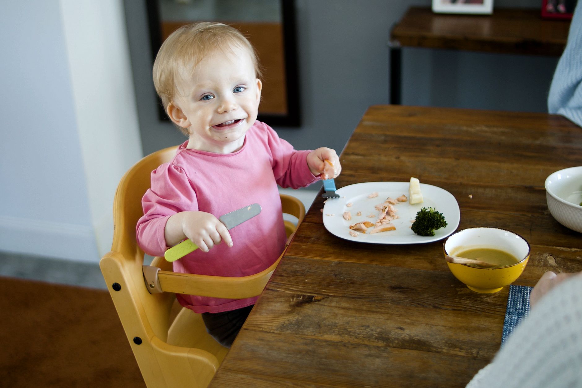 Toddler enjoying plant‑based milk at breakfast
