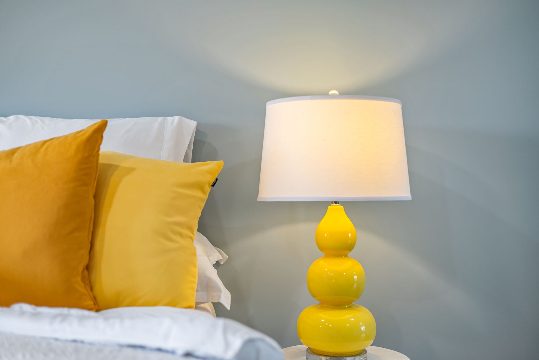 Pillow arrangement for pregnancy sciatica relief
