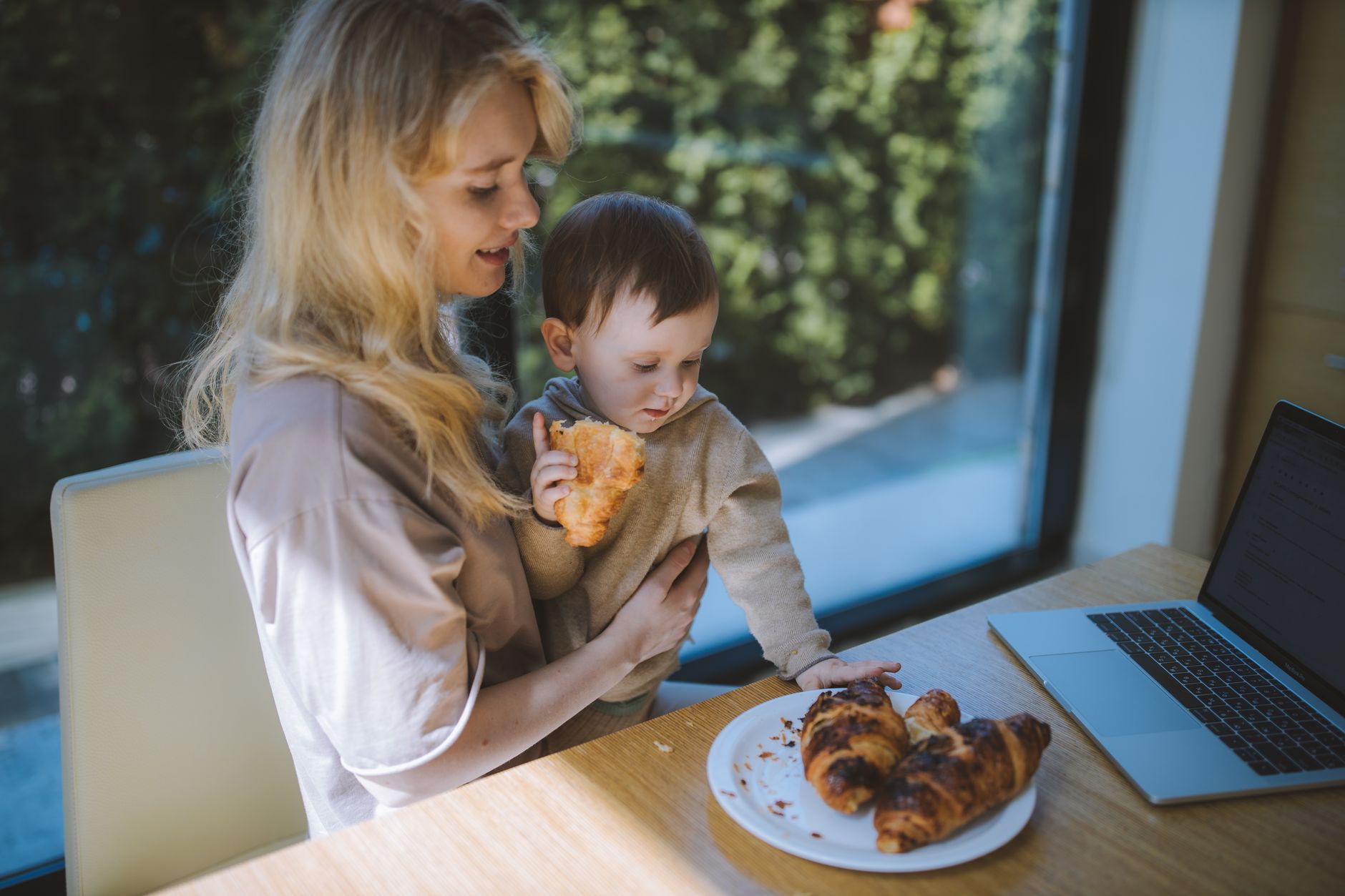 Virtual postpartum support group