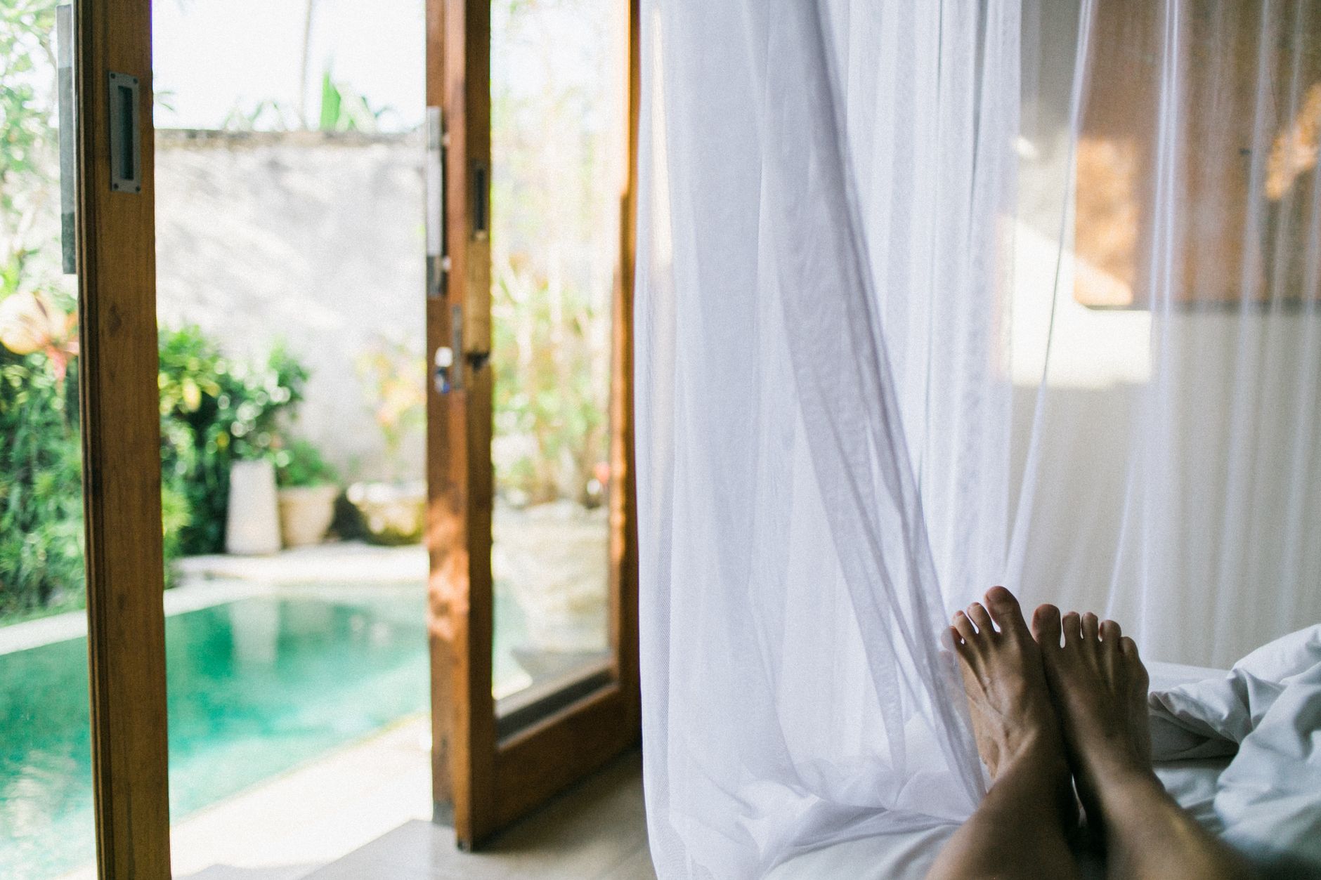 Post‑pregnancy foot care setting