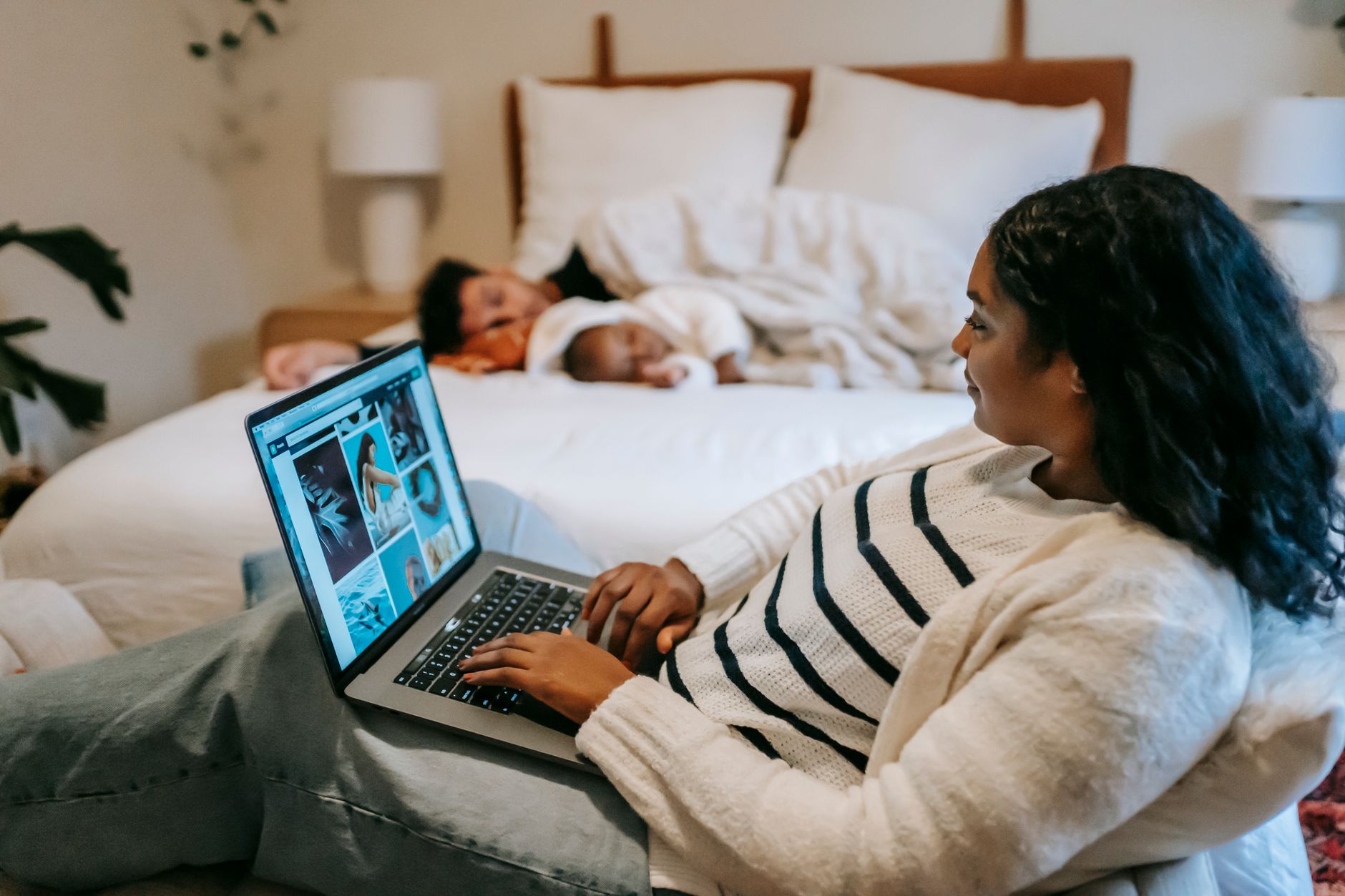 15 Best Small Business Ideas for Moms to Start Now