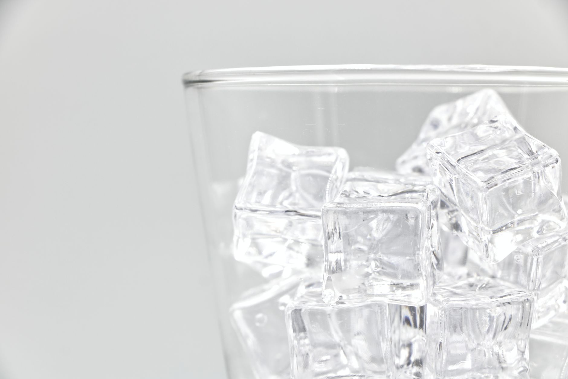 Mom freezing breast milk in ice cube trays