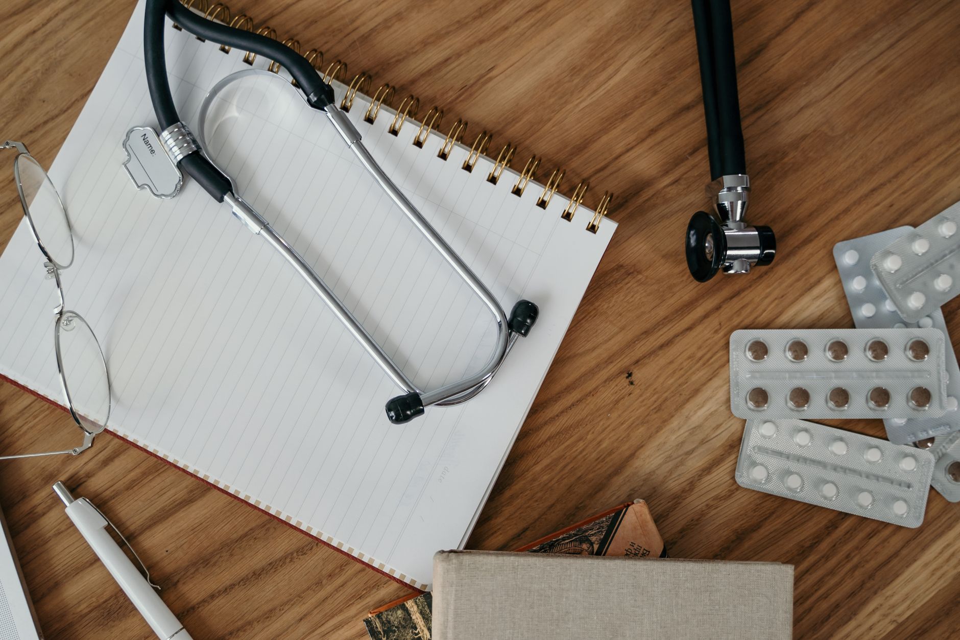 Doctor office setting for discussing miscarriage timing