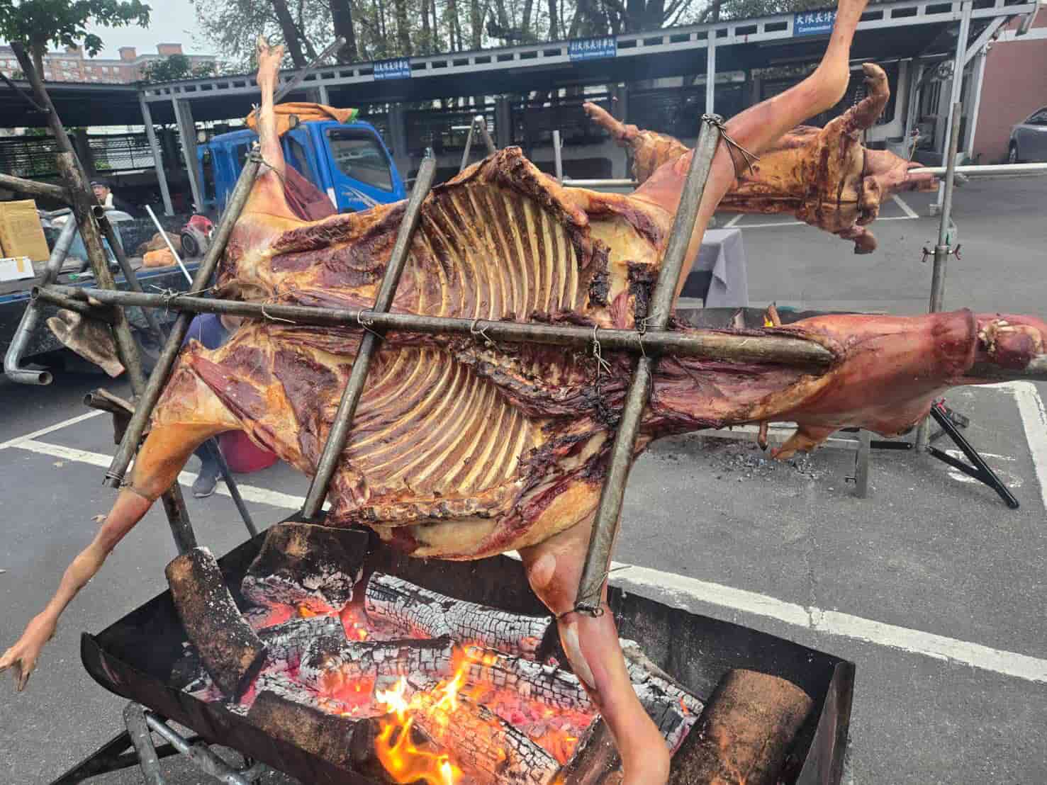 新北警察局的烤全羊