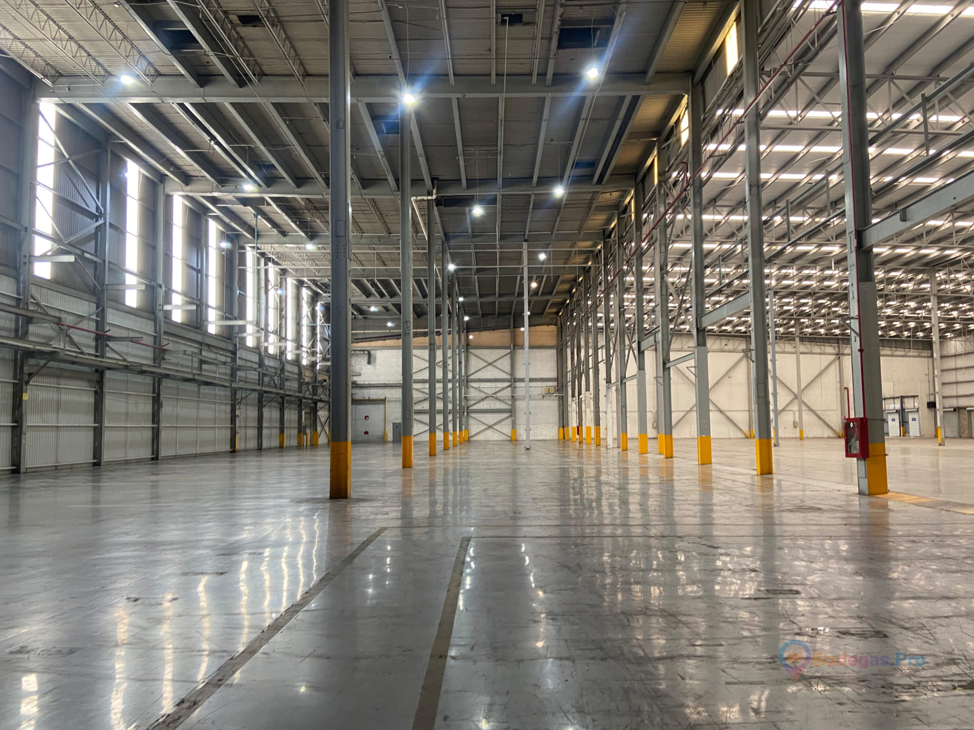 Nave Industrial de 4,239 m² en Renta - WTC Confianza Nave 3