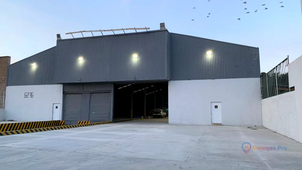 Bodega 2,400m2 sobre Periferico GDL en Venta