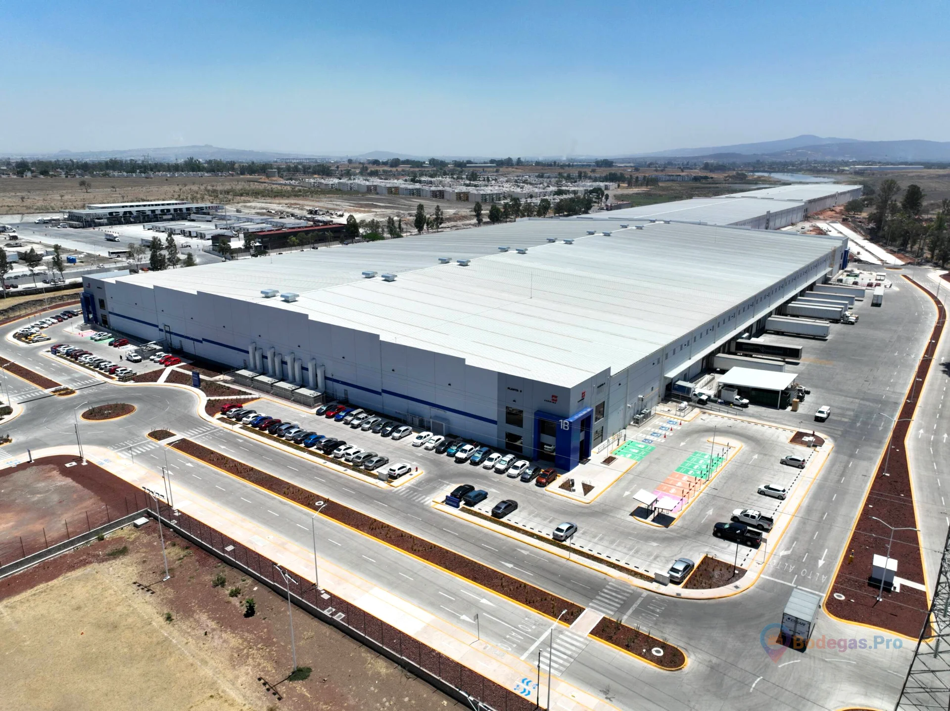 Nave Industrial de 9,360 m² en Renta - Kampus Industrial Santa Rosa Edificio I