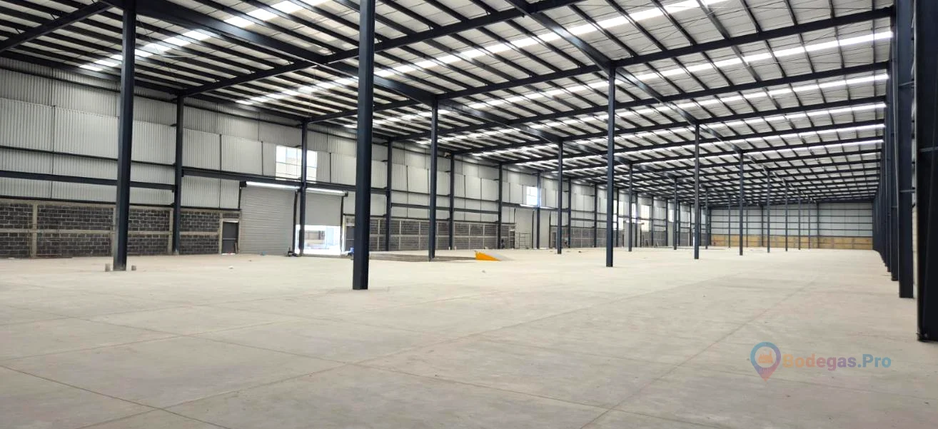 Bodegas Industriales 2,600m2 en Renta en Ranger Park