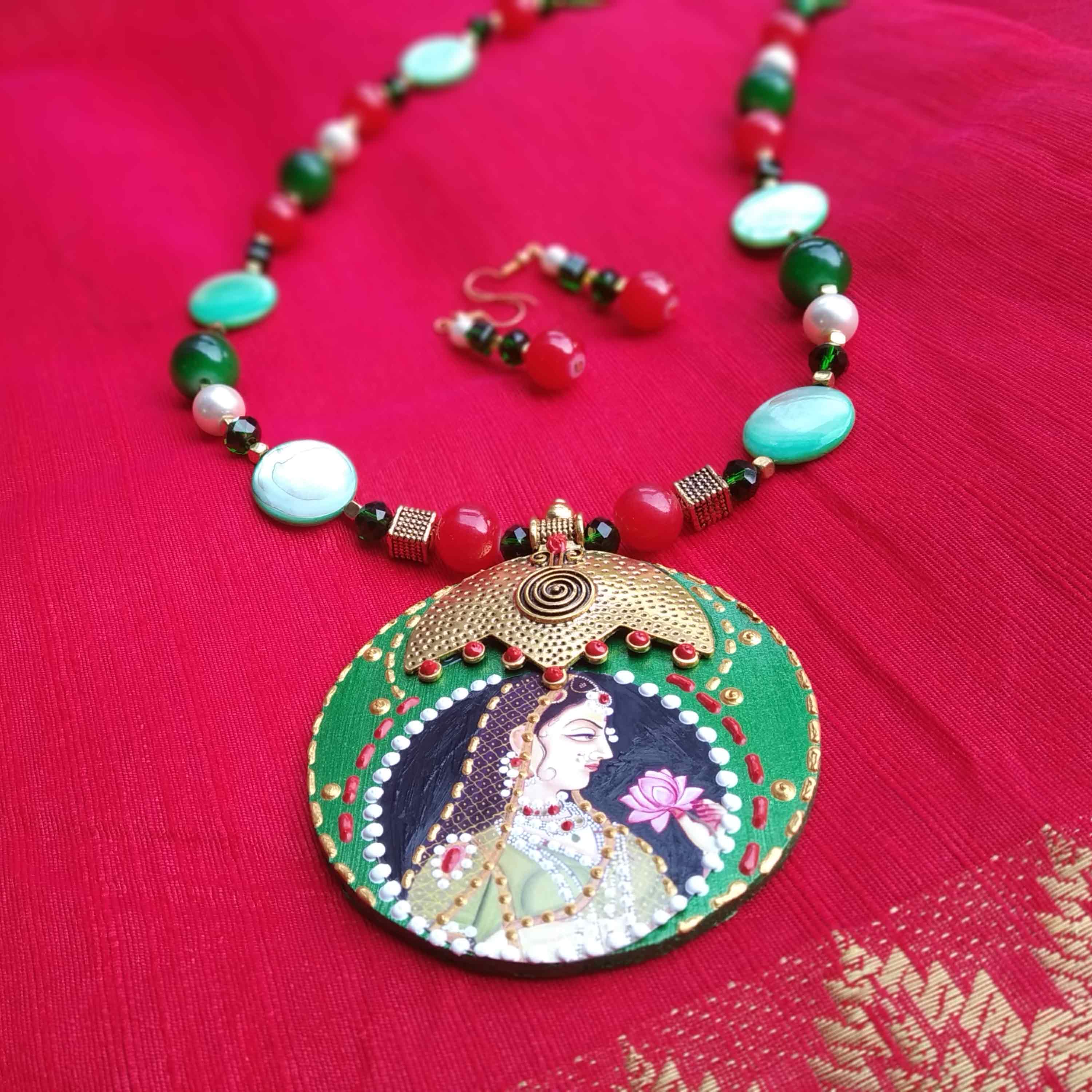 Queen Jewelry Collection