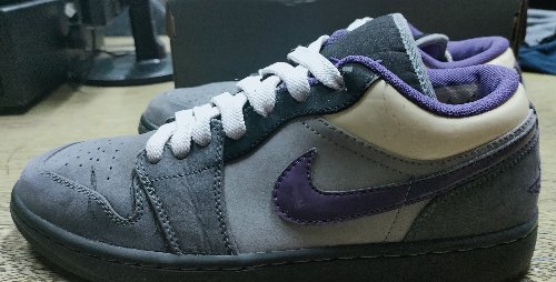 Second use 2010 jordan phat low anthracite varsity purple.