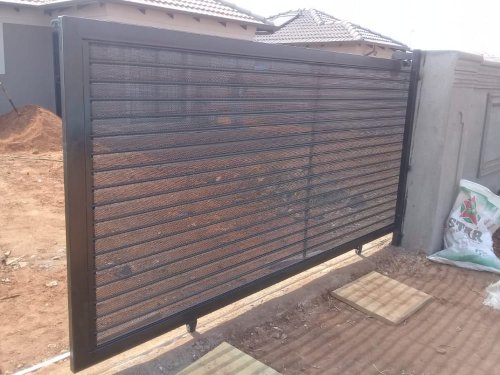 Beautiful metal gates at reasonable prices...contact me today on 0815055758